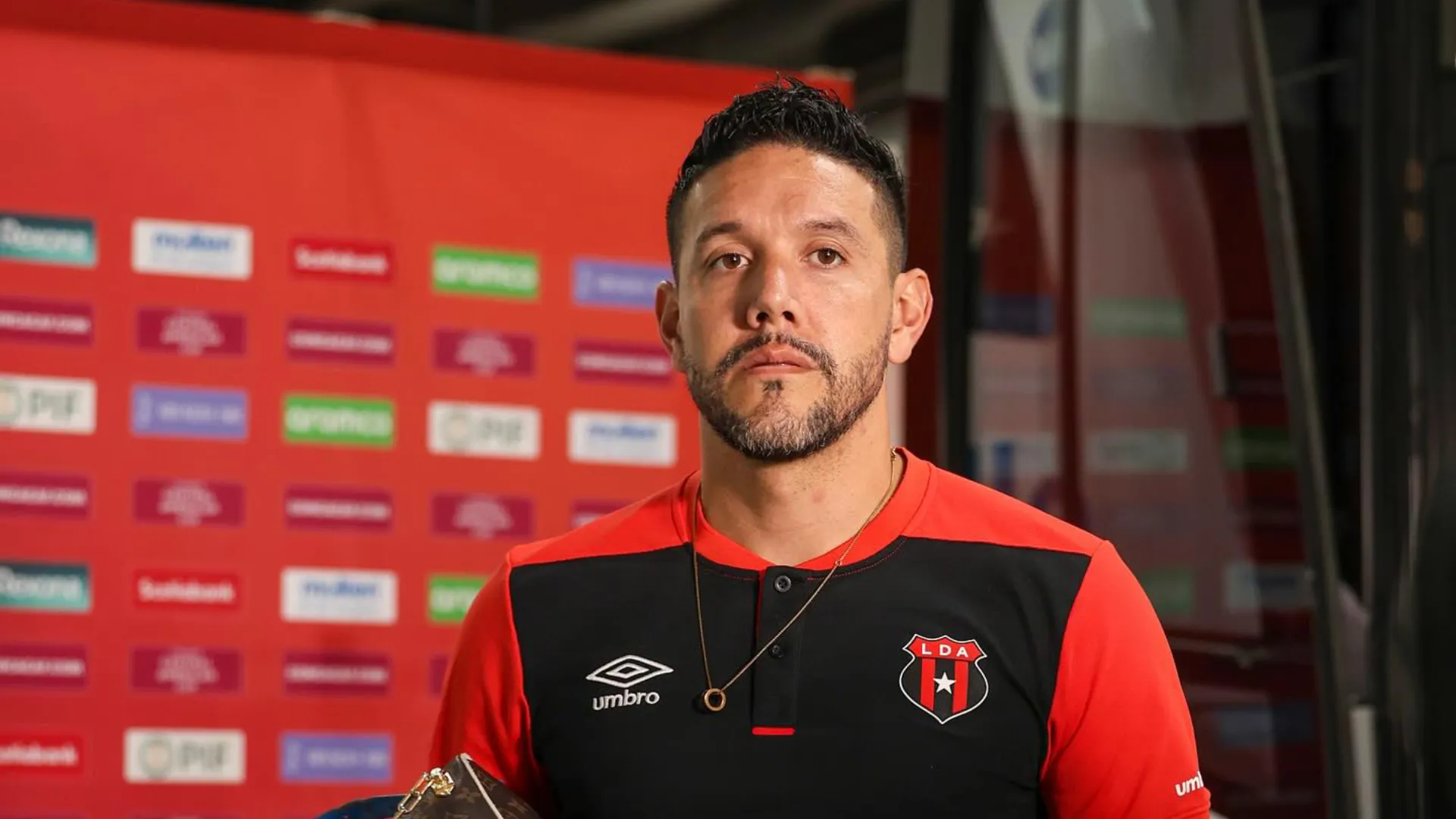 “Injusticia”: los referentes rompen el silencio sobre lo que Alajuelense le hizo a Leo Moreira