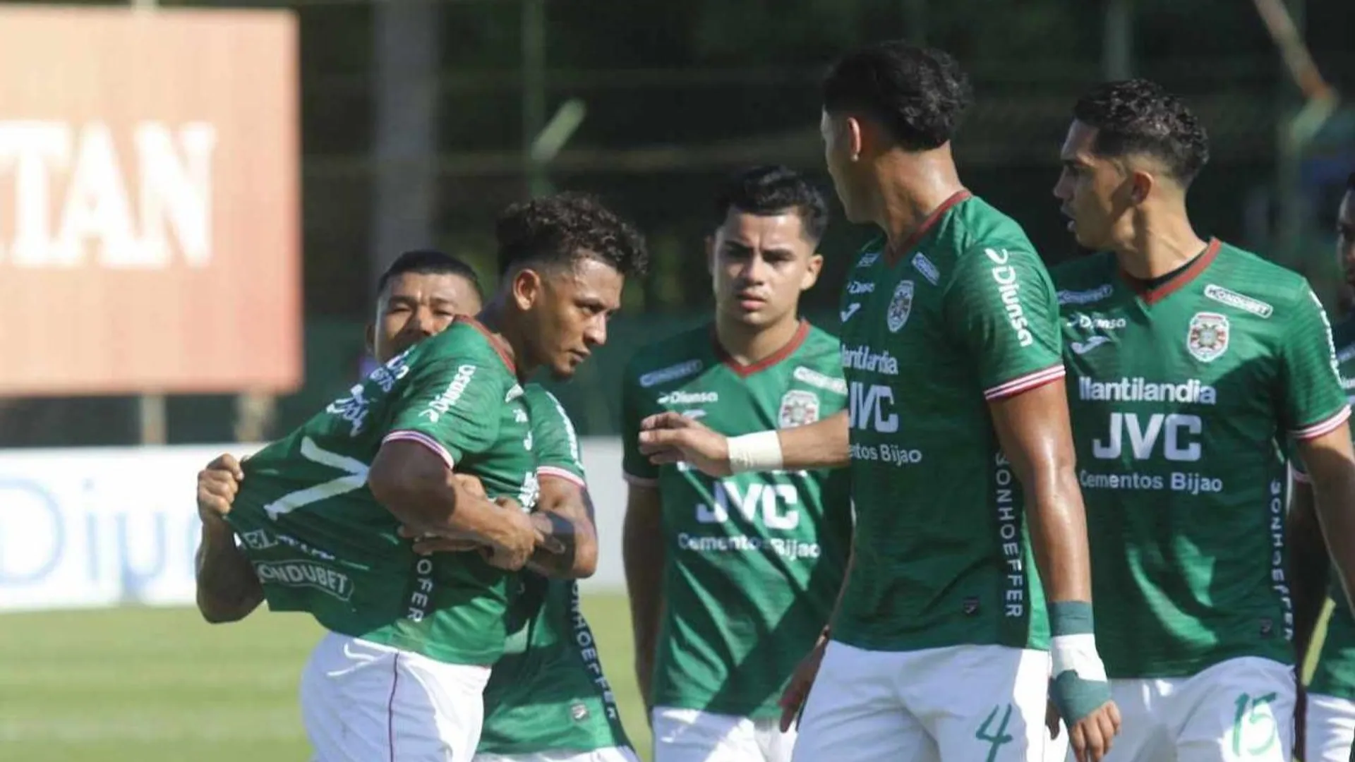 ¡Insólito! Juan Anangonó golpea a su propio compañero: Alexy Vega
