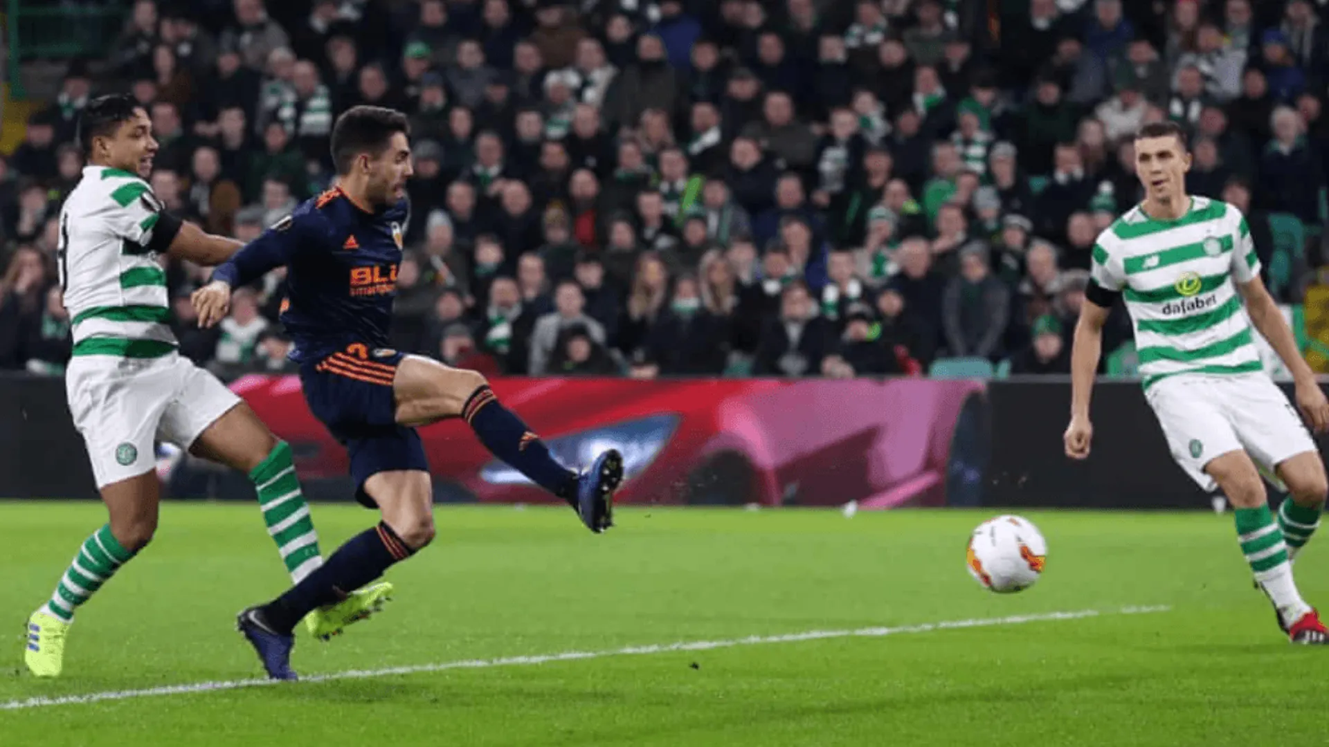 Pobre actuación de Emilio Izaguirre y Celtic ante Valencia