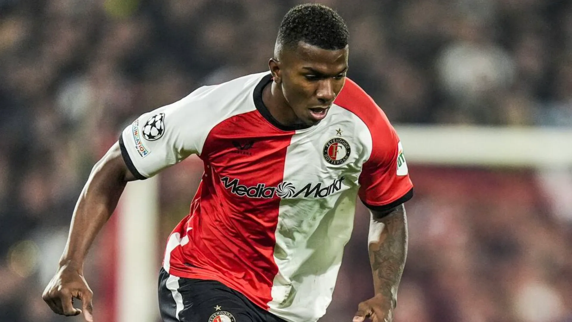 Lejos de Feyenoord: Jeyland Mitchell toma una decisión para cambiar su carrera