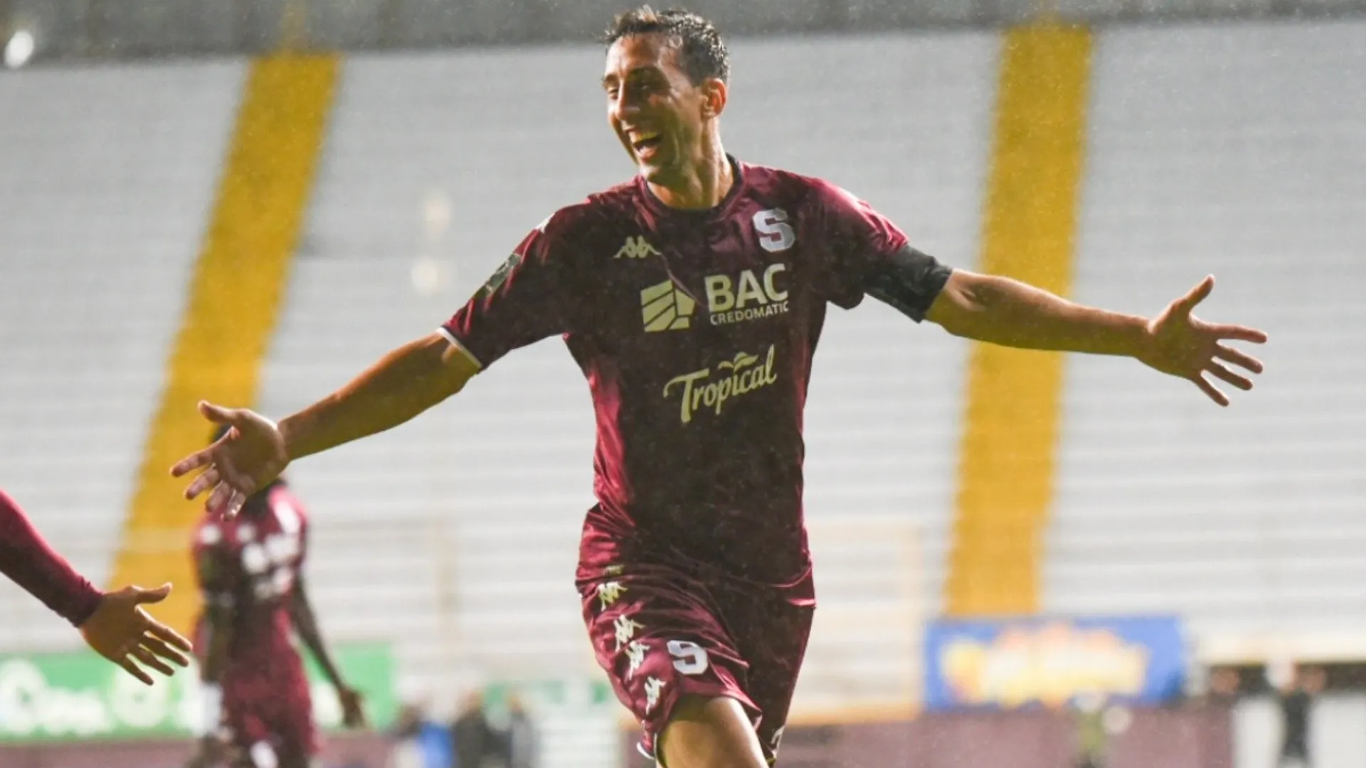 Saprissa le remonta a Alajuelense para llevarse el Clásico