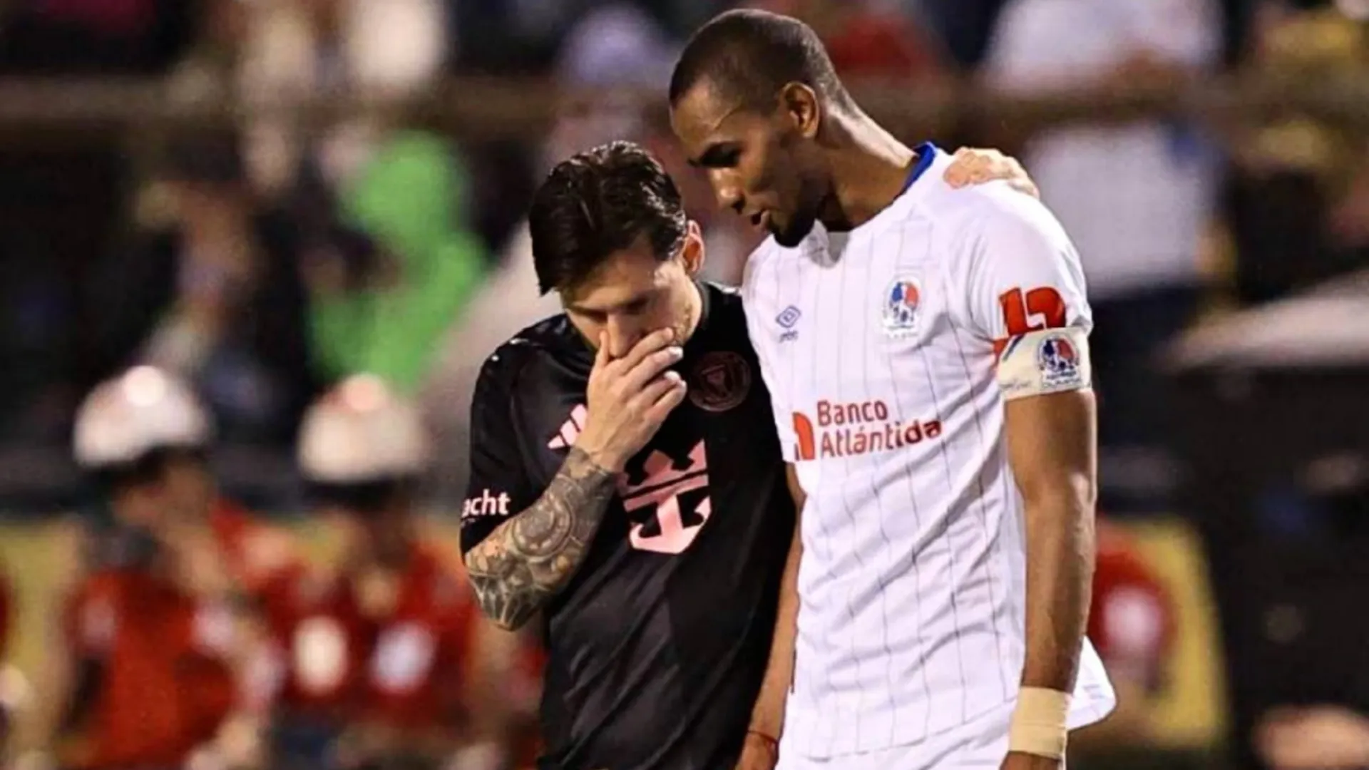 Jerry Bengtson revela lo que hará con la camiseta que le dio Lionel Messi