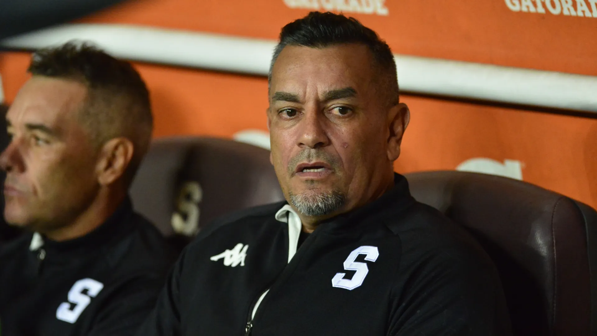 Tiembla Saprissa: el abismo de €32,8 millones que amenaza con devorar a José Giacone