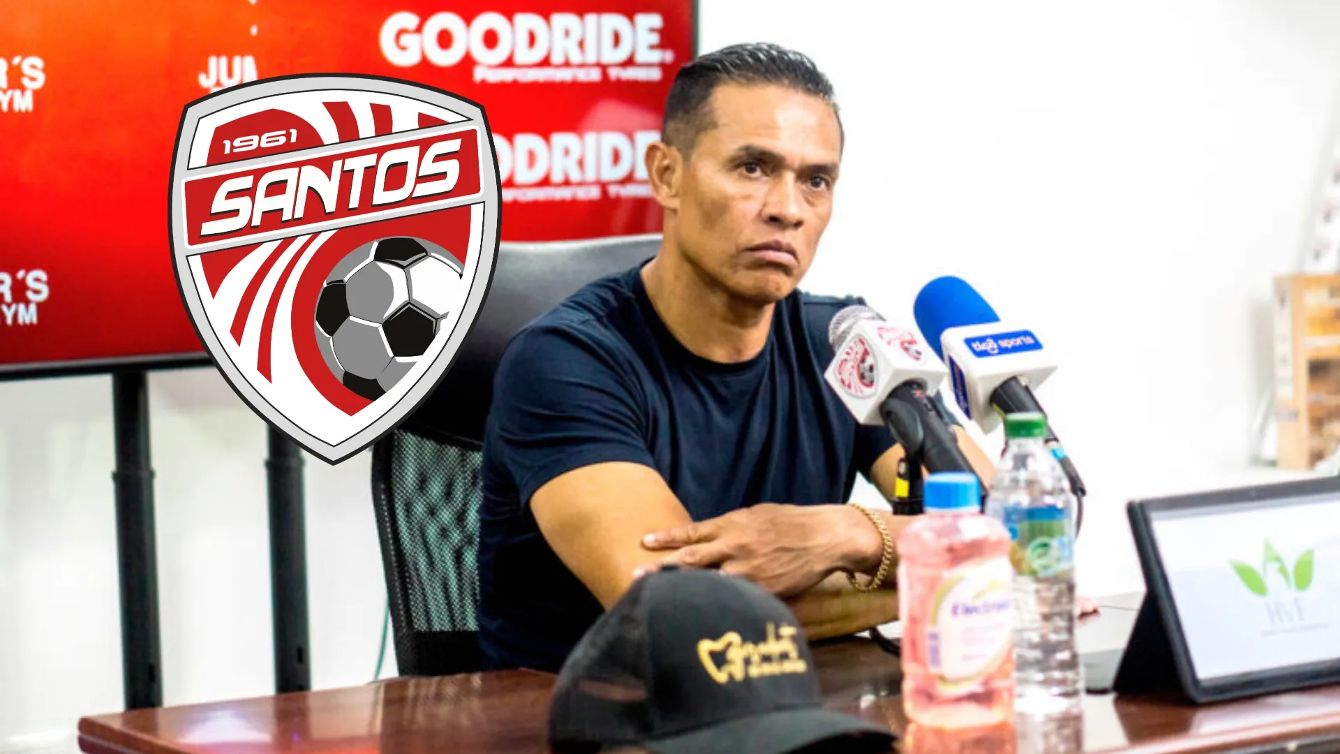 Nueva camiseta para Paté Centeno: Santos confirma la noticia que pocos esperaban