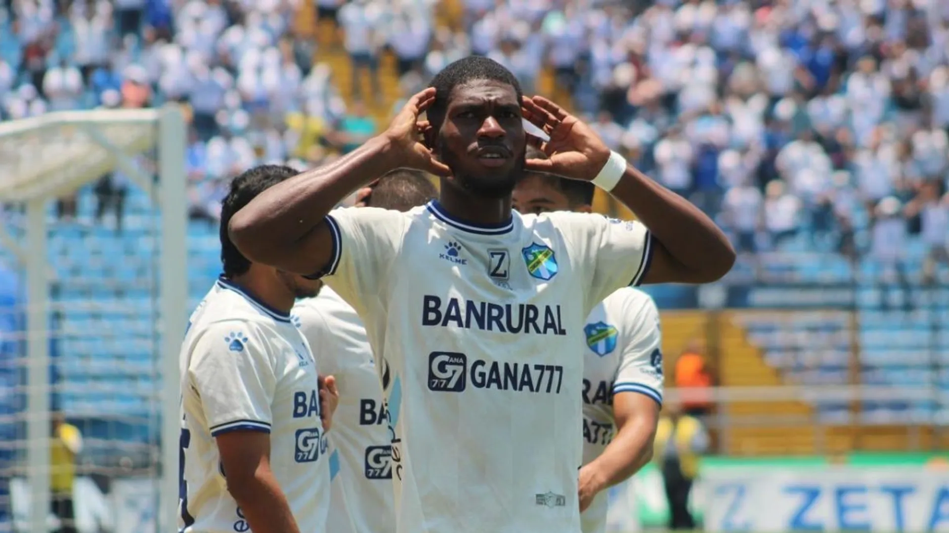 Desde Sudamérica buscan arrebatarle a Azarías Londoño a Comunicaciones