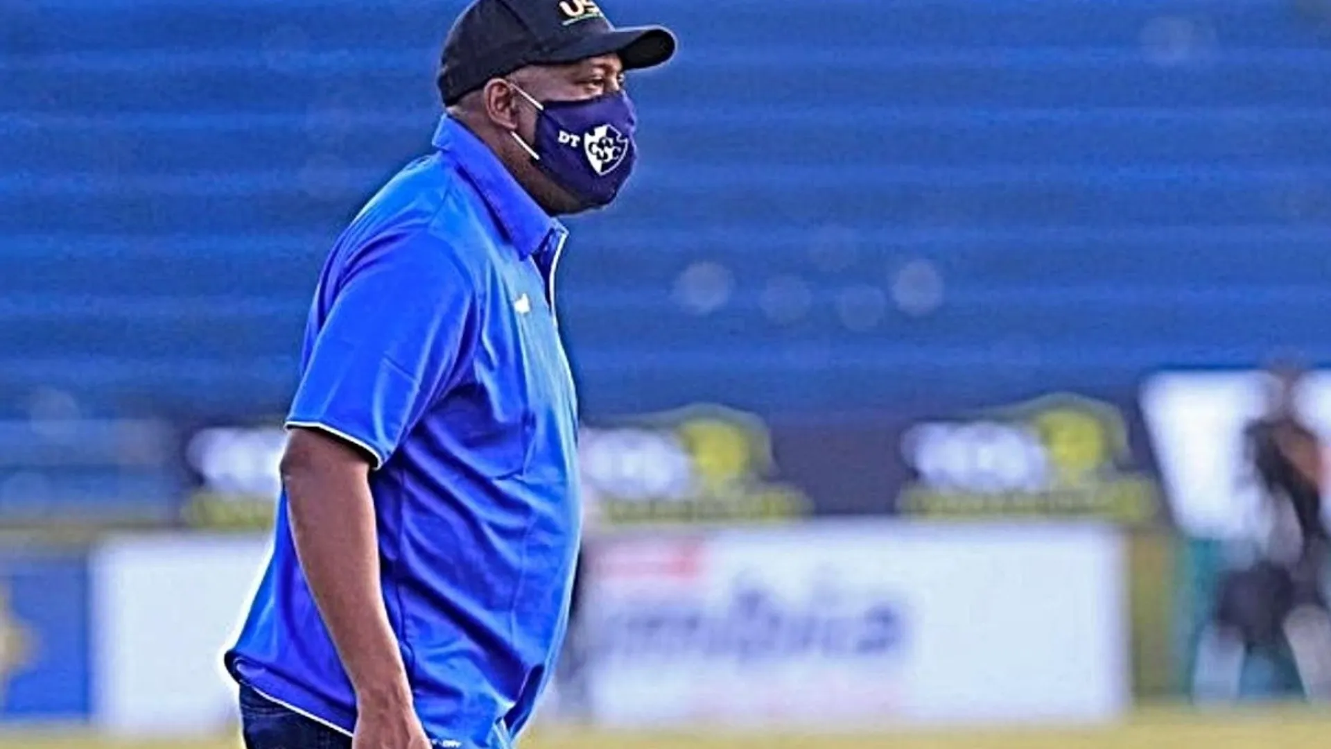 Hernán Medford enfurecido por el juego que mostró Jiracal en el empate del Cartaginés