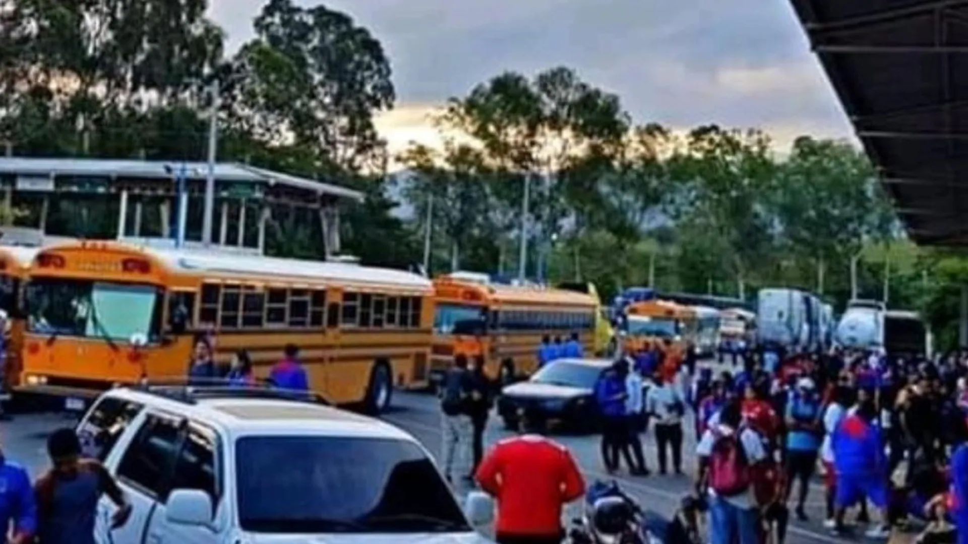 Fotos: hinchas del Olimpia hondureño se tomaron Guatemala