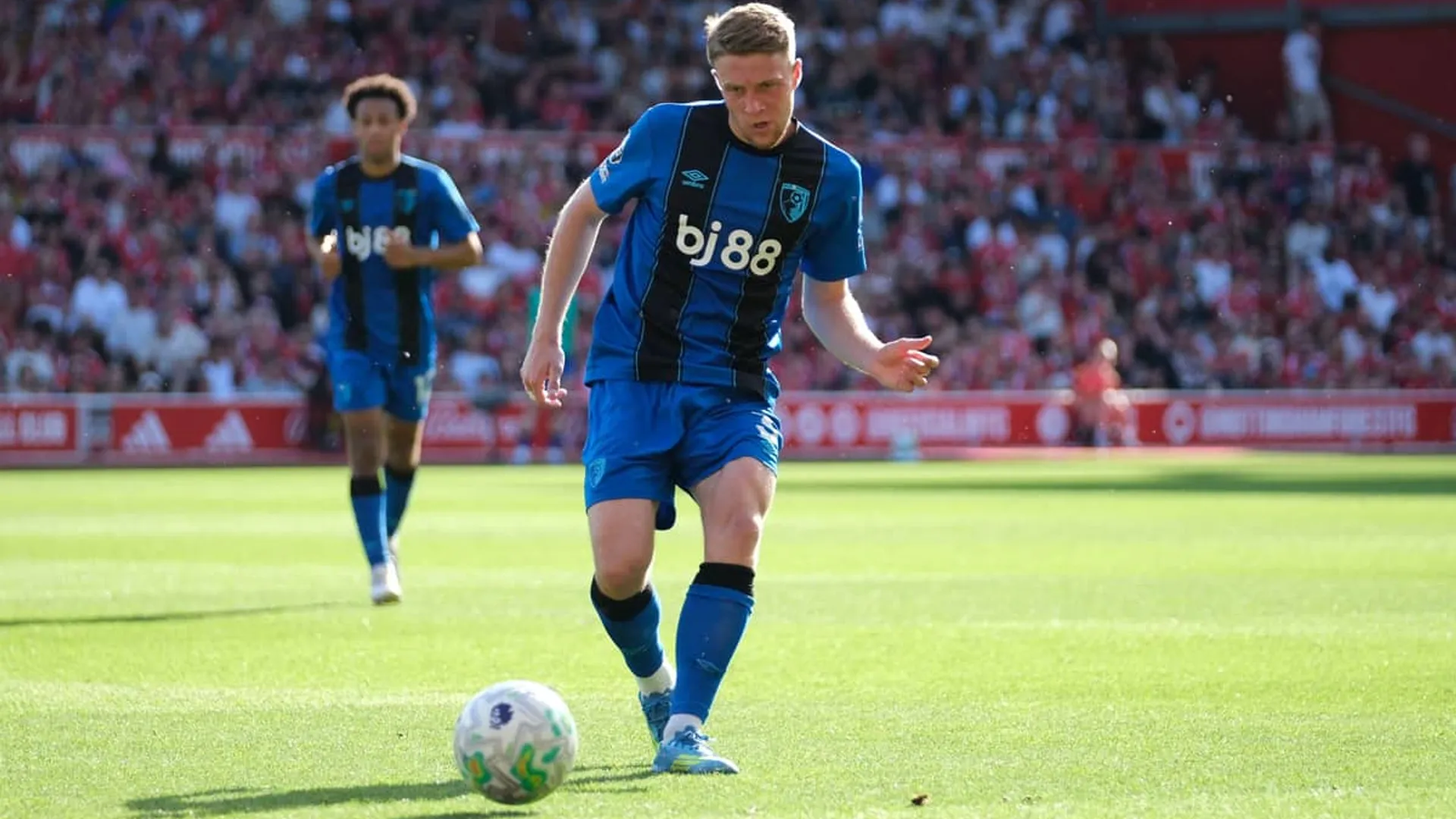 Adrien Truffert estaría dispuesto a mudarse al Manchester United si el club intensifica su interés