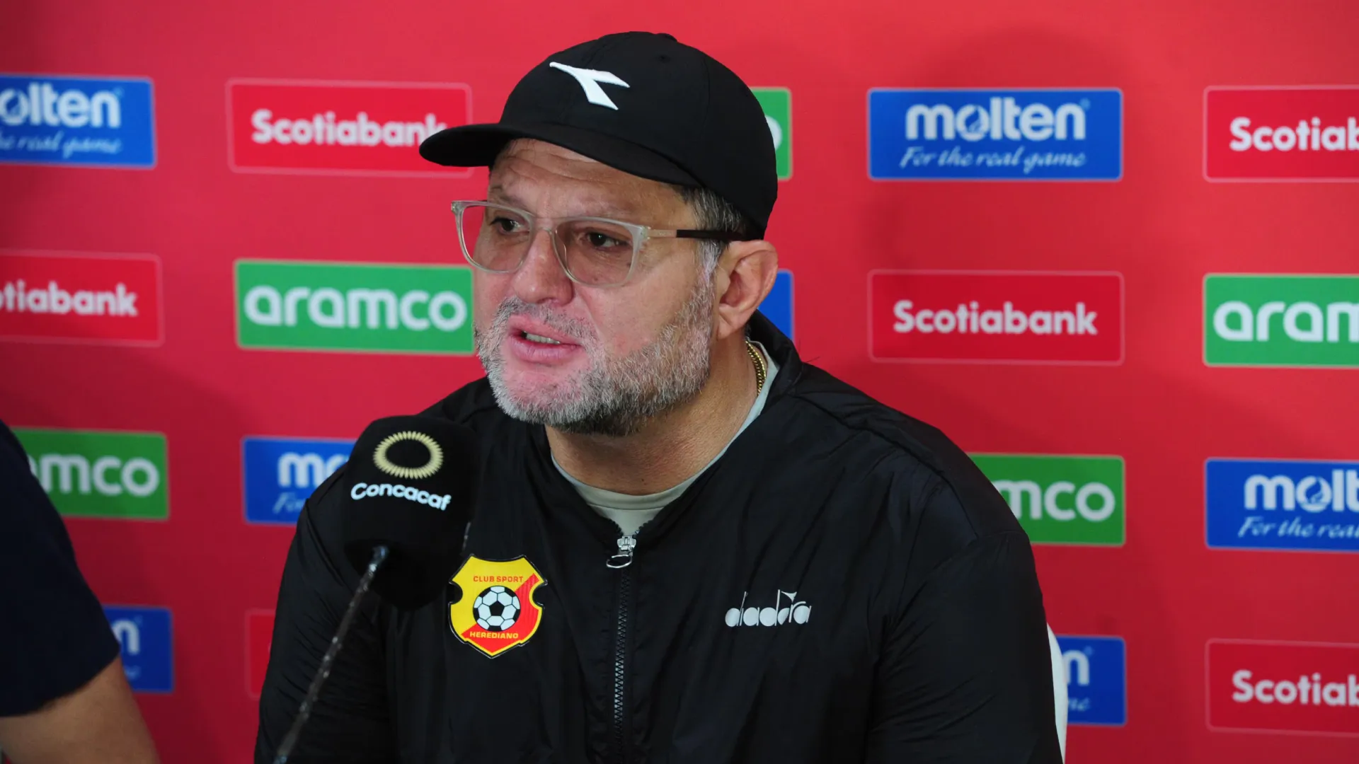 Ex campeón con Herediano podría solucionar uno de los problemas de Jafet Soto