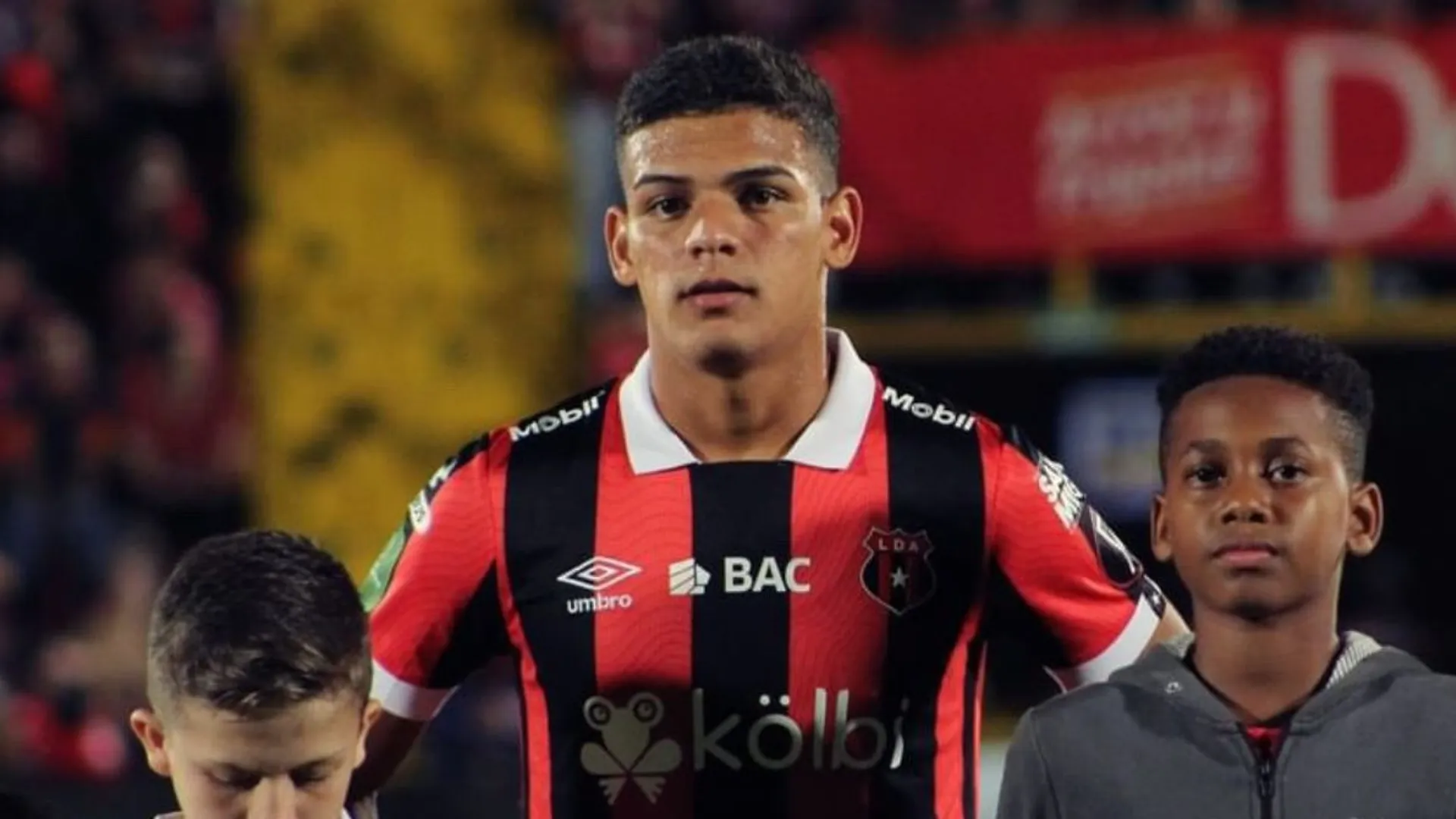 El precio que deberá pagar Alajuelense para quedarse con Edward Cedeño
