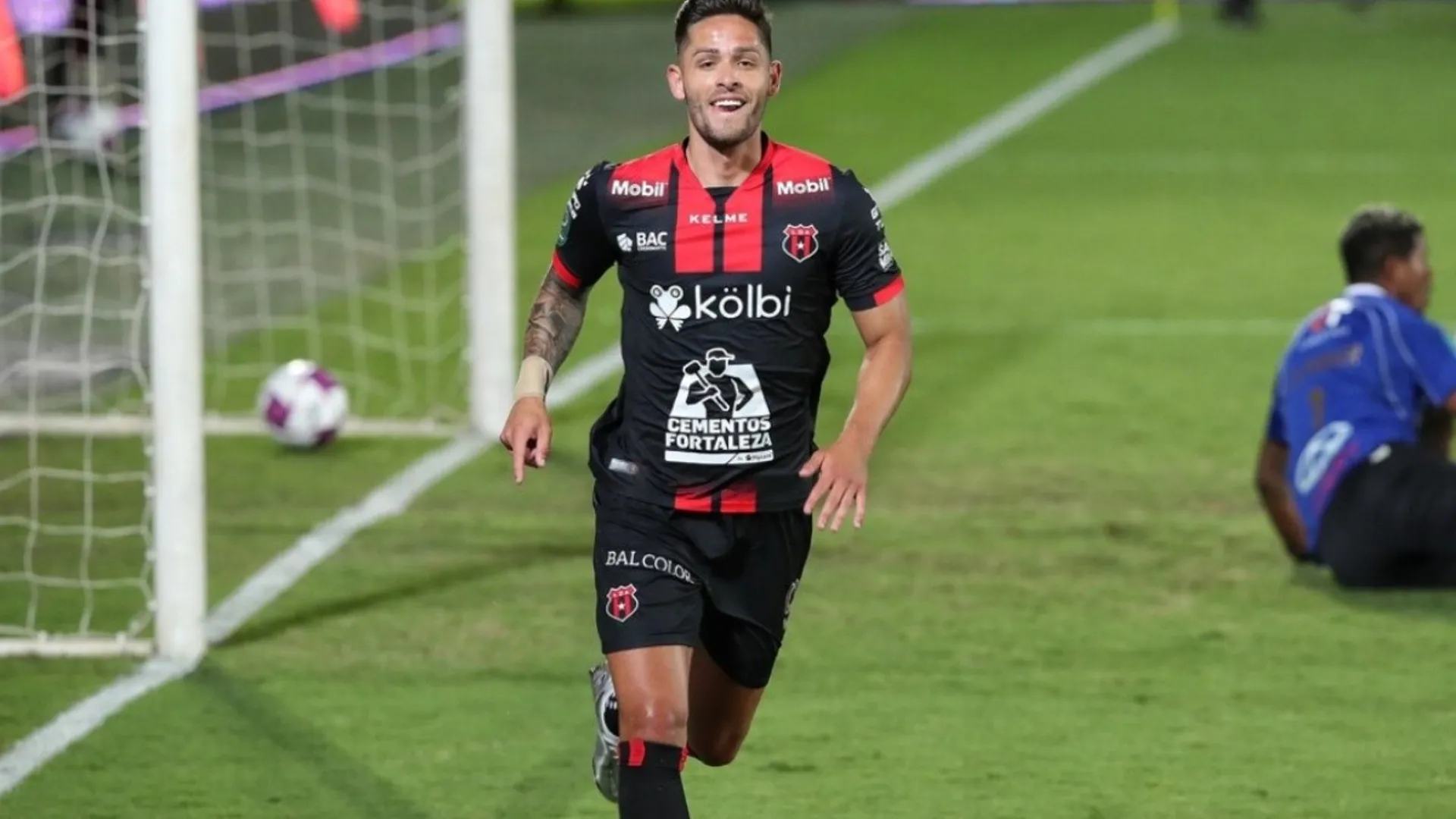 Alajuelense es el primer finalista tras eliminar a Cartaginés