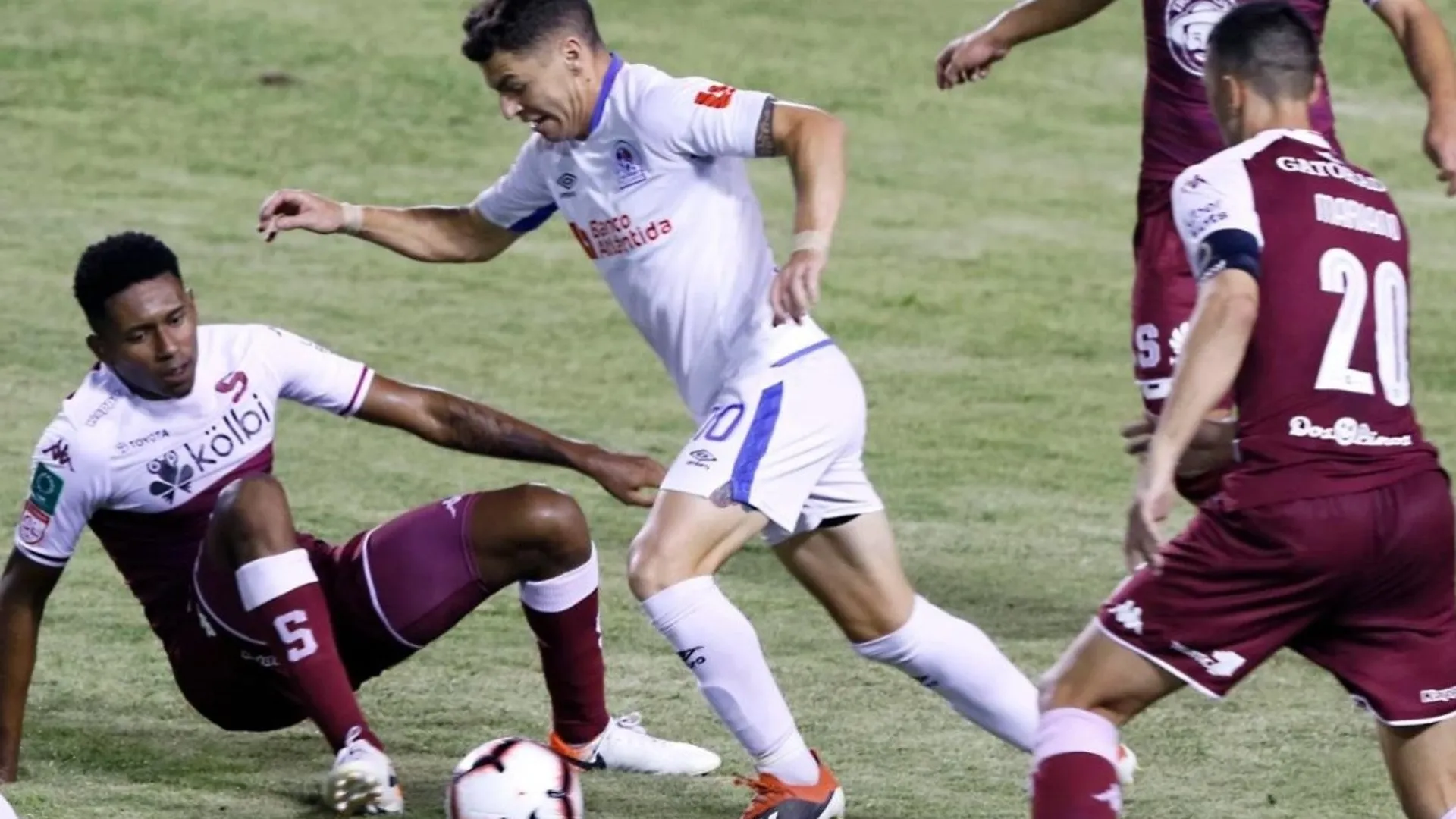 Catracho de club tico agranda polémica y dice que en Costa Rica sí menosprecian a Honduras