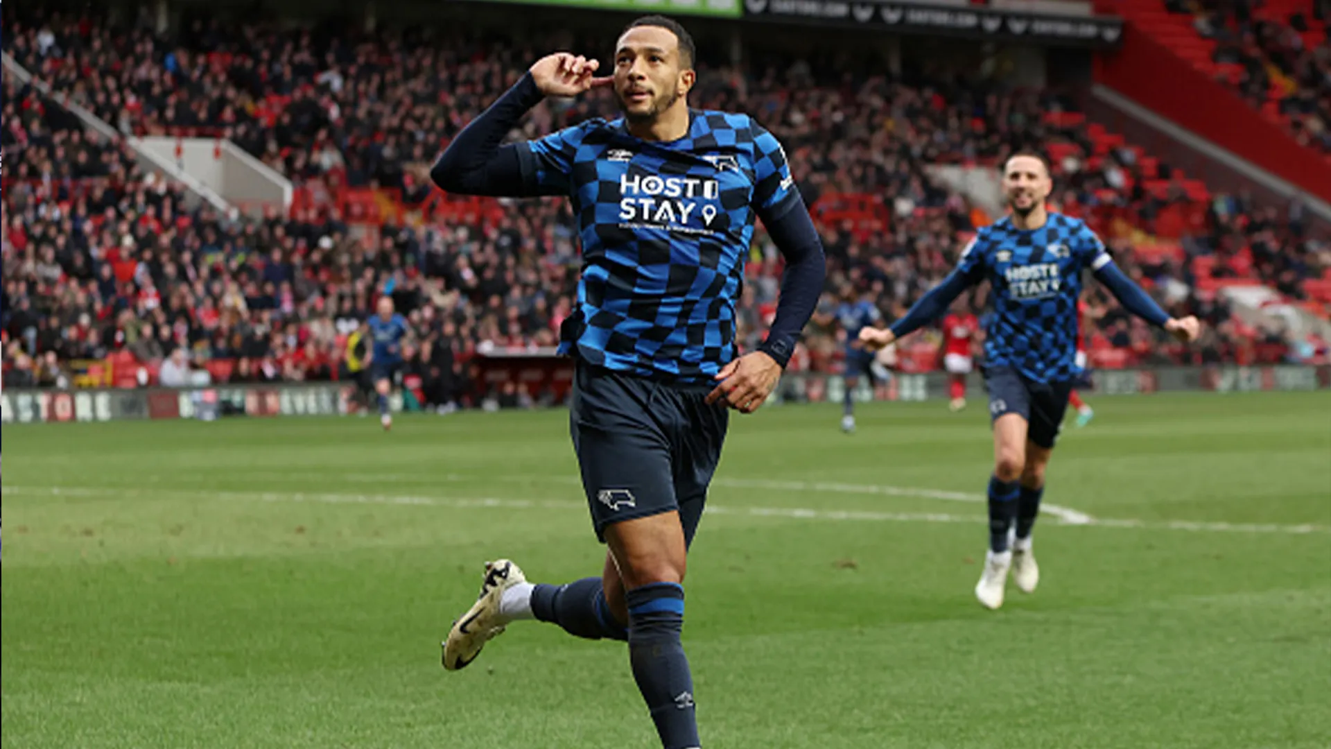Nathaniel Méndez-Laing anotó en victoria importante de Derby County (Video)
