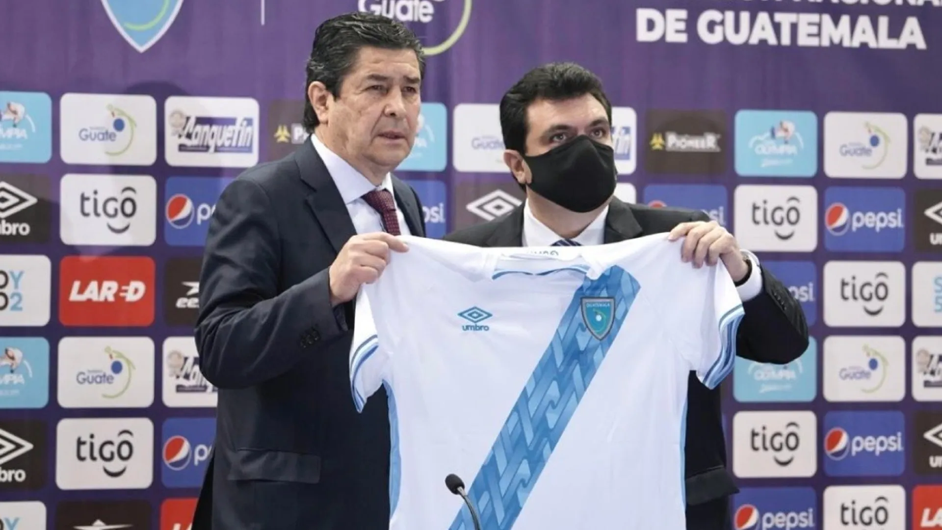 La Selección de Guatemala presentó a Luis Fernando Tena