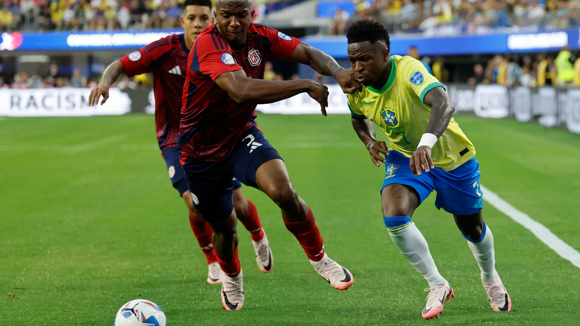 Jeyland Mitchell fue figura contra Brasil.