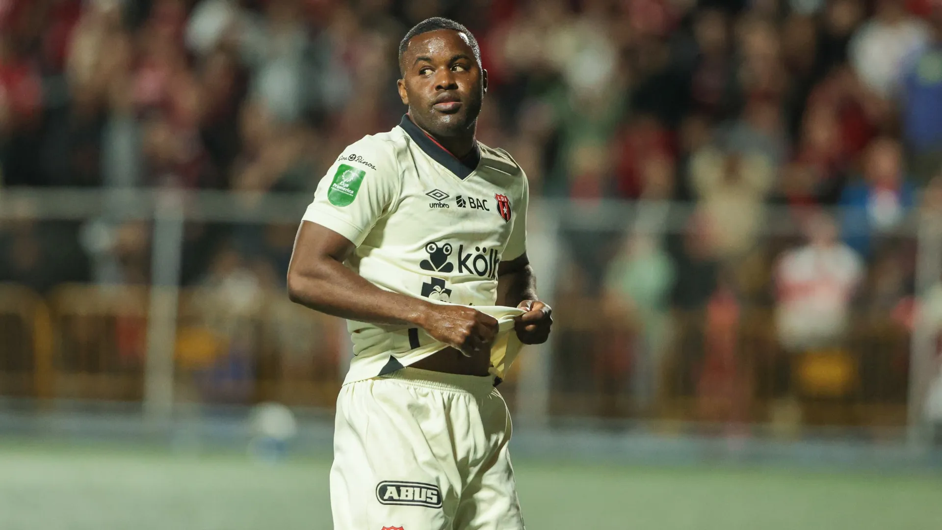 Joel Campbell tiene definido su futuro en Alajuelense.