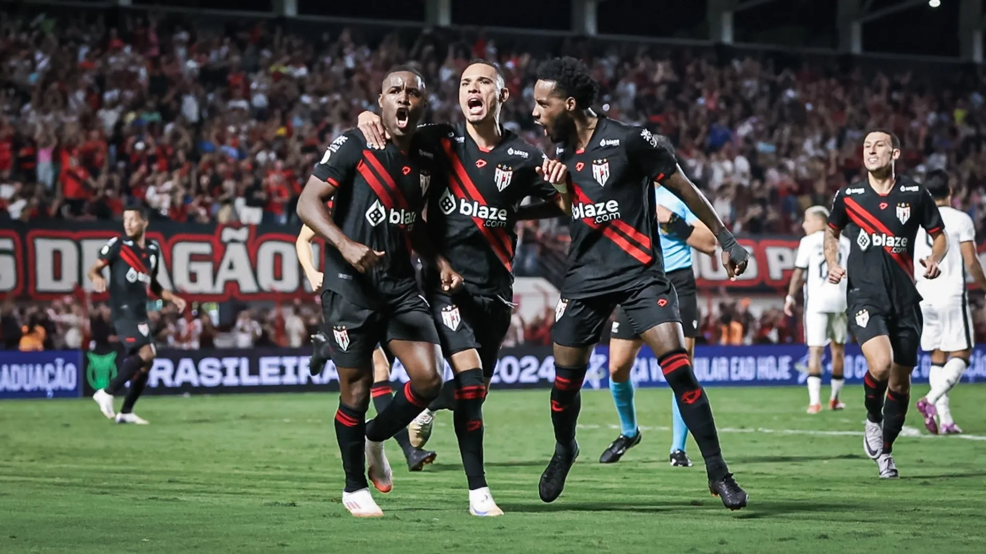 El gol no alcanzó y se fue: el mal momento que vive Joel Campbell en Brasil