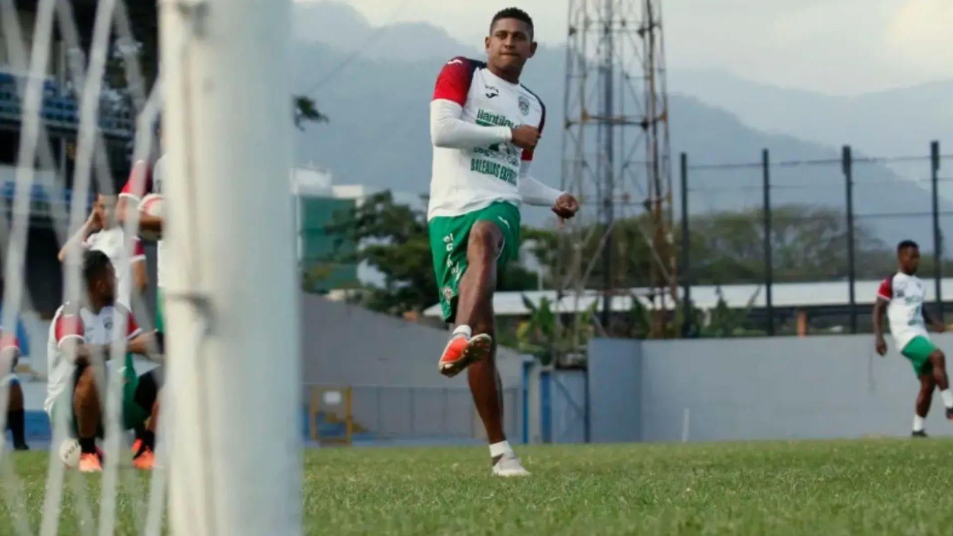 Carlo Costly le manda un mensaje a la afición