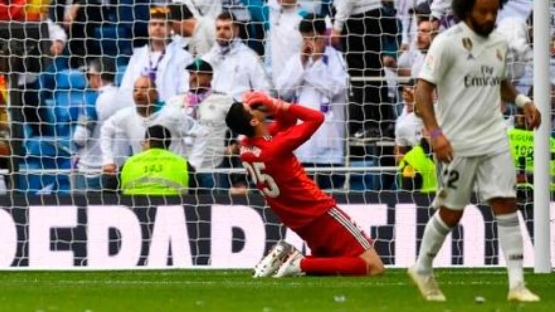 Keylor se salva de otro tropiezo y Courtois fue villano