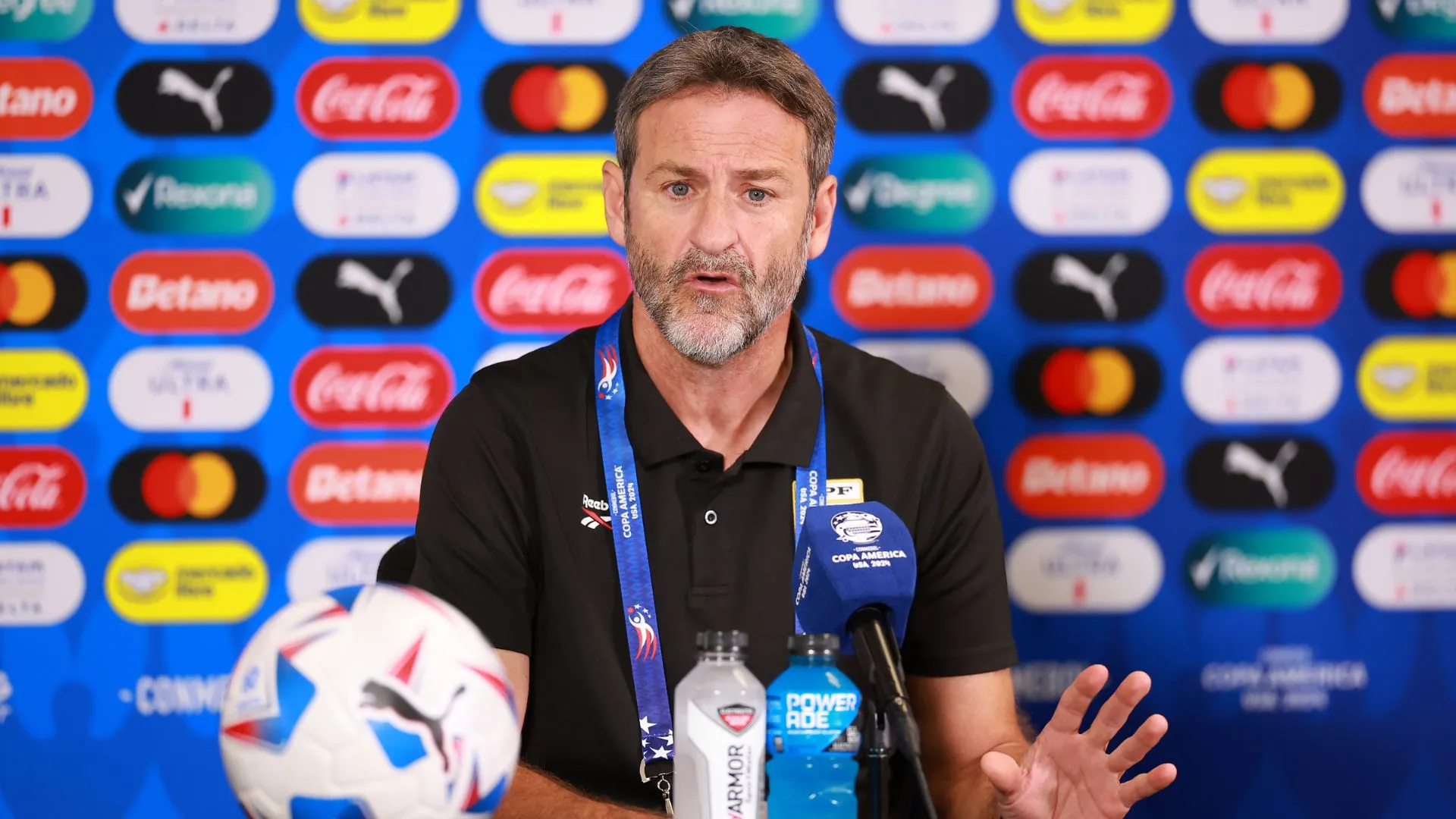 Brilla en la UEFA: figura de Panamá sube a lo más alto de Centroamérica y avisa a Thomas Christiansen.