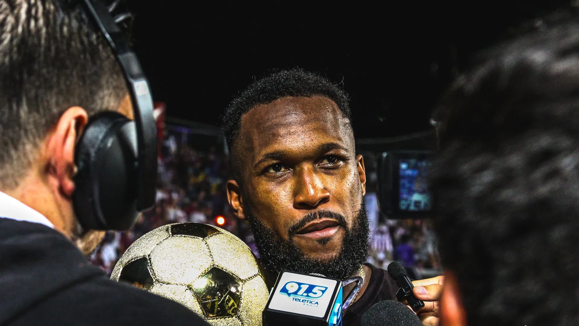 Kendall Waston rompió el silencio.