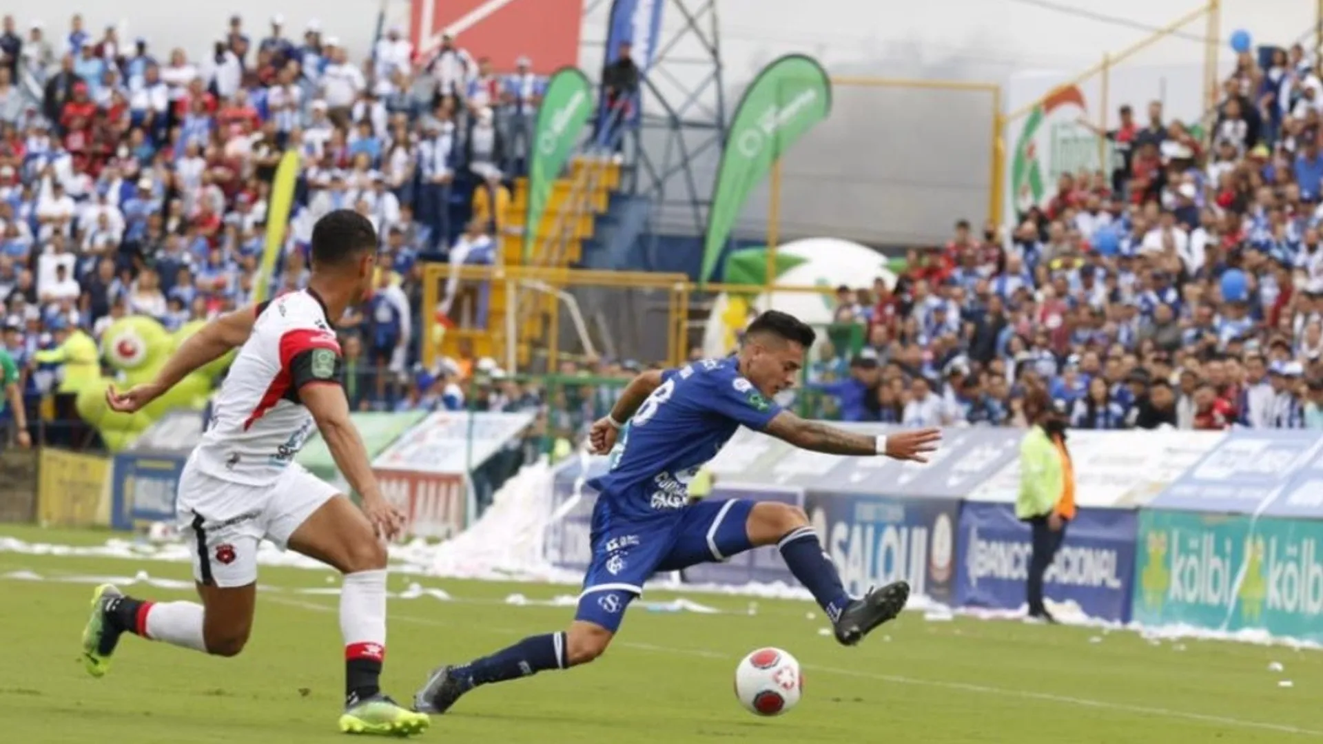 Cartaginés explota contra el arbitraje del primer juego