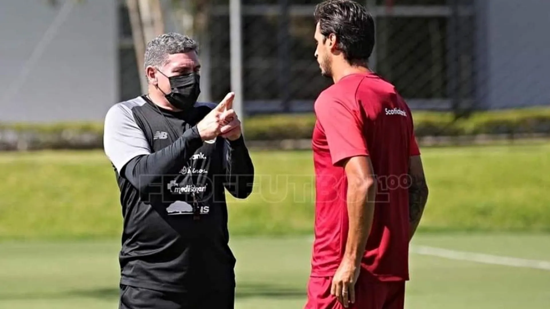 Bryan Ruiz y Luis Fernando Suárez comparten opinión sobre quién fue el mejor arquero de 2021