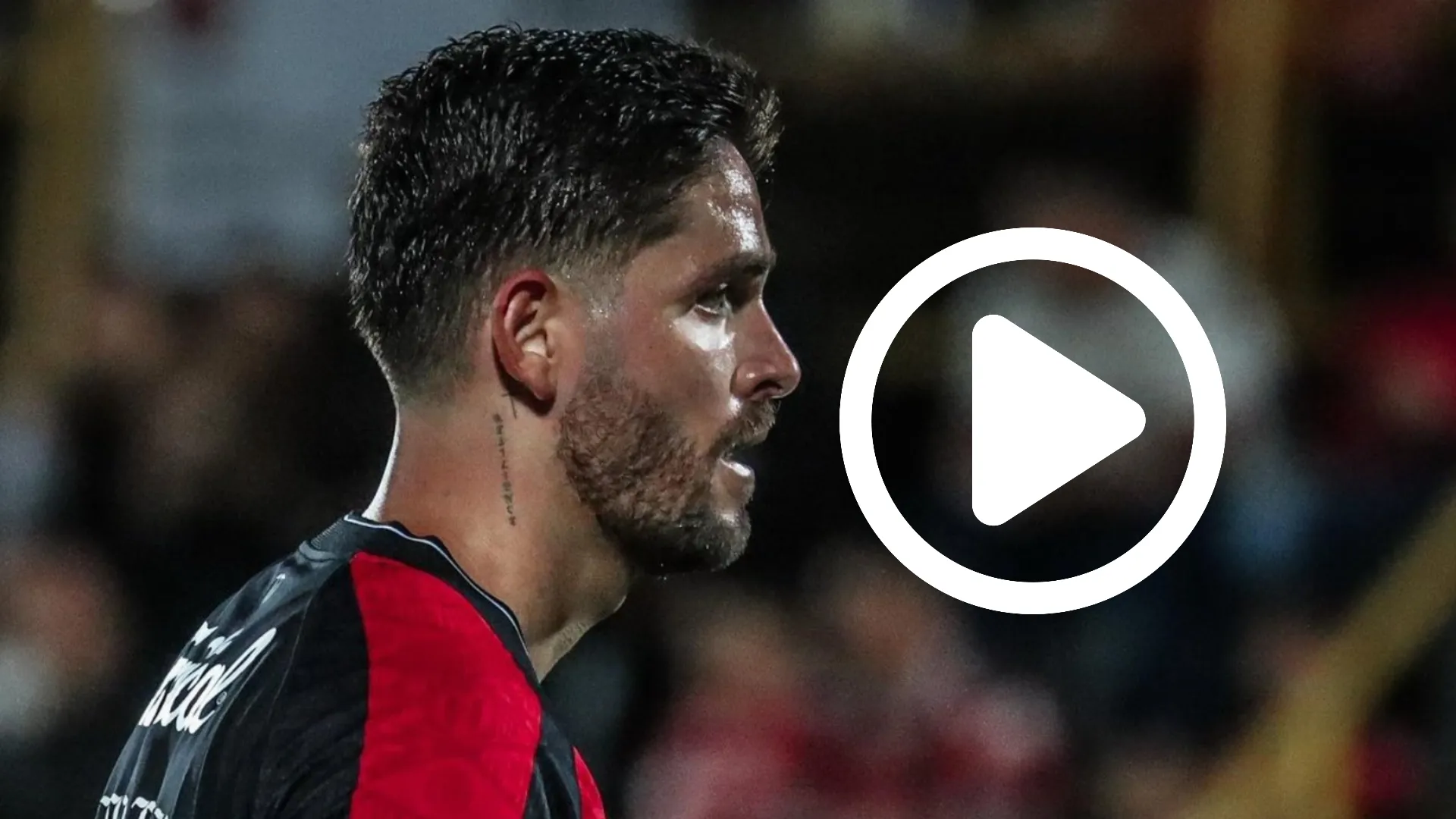 Llegó a más de 250 mil reproducciones: el violento cruce de Jonathan Moya con fanáticos de Alajuelense que lo insultaron sin piedad