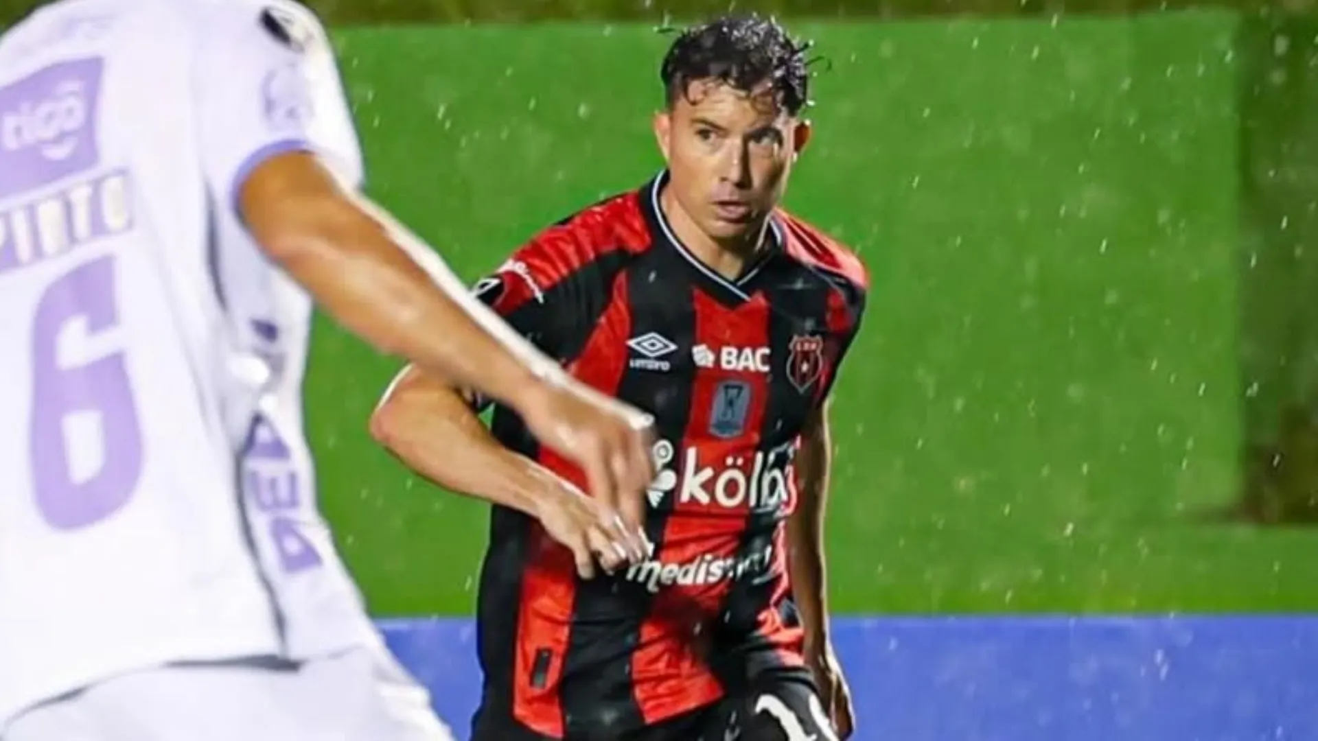 Bryan Oviedo habló tras su salida.