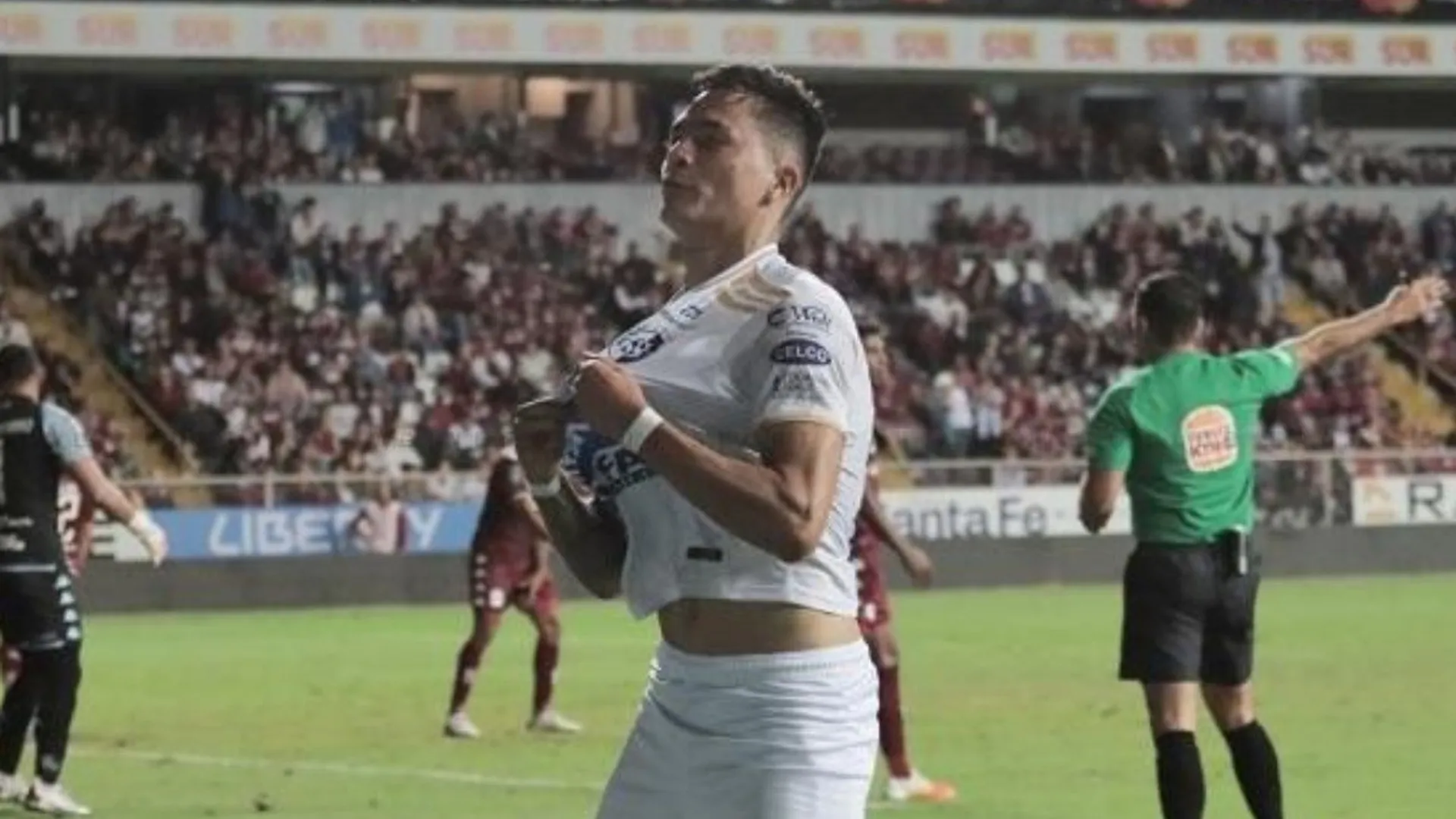 El motivo "extra cancha" que tiene marginado a Carlos Barahona de Cartaginés