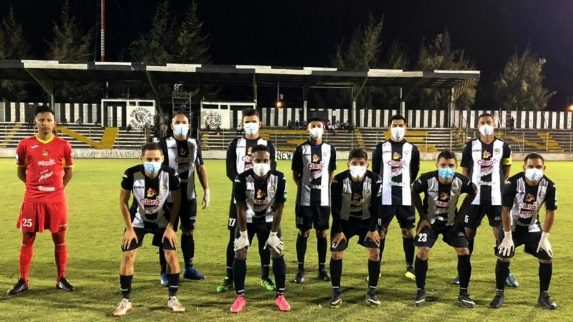 Futbolistas de Nicaragua disputaron los partidos con mascarillas