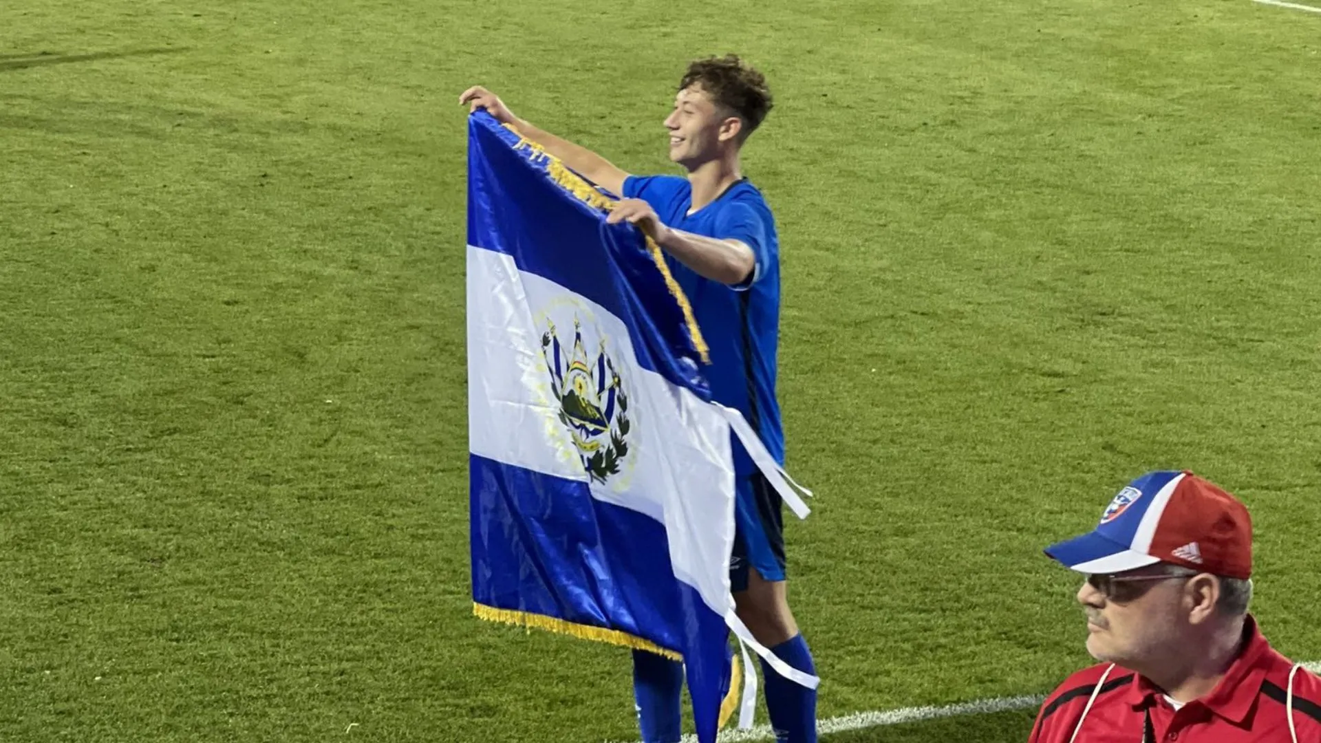 Nathan Ordaz tomó una decisión que cambiará su vida para siempre: El Salvador en vilo