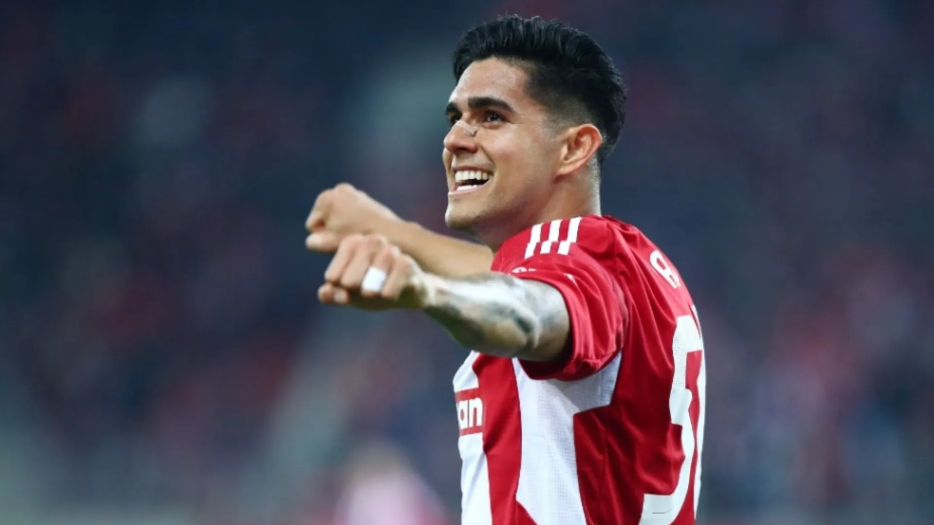 ¡Bienvenido al showtime! El tremendo golazo de Luis Palma ante AEK en la Copa de Grecia