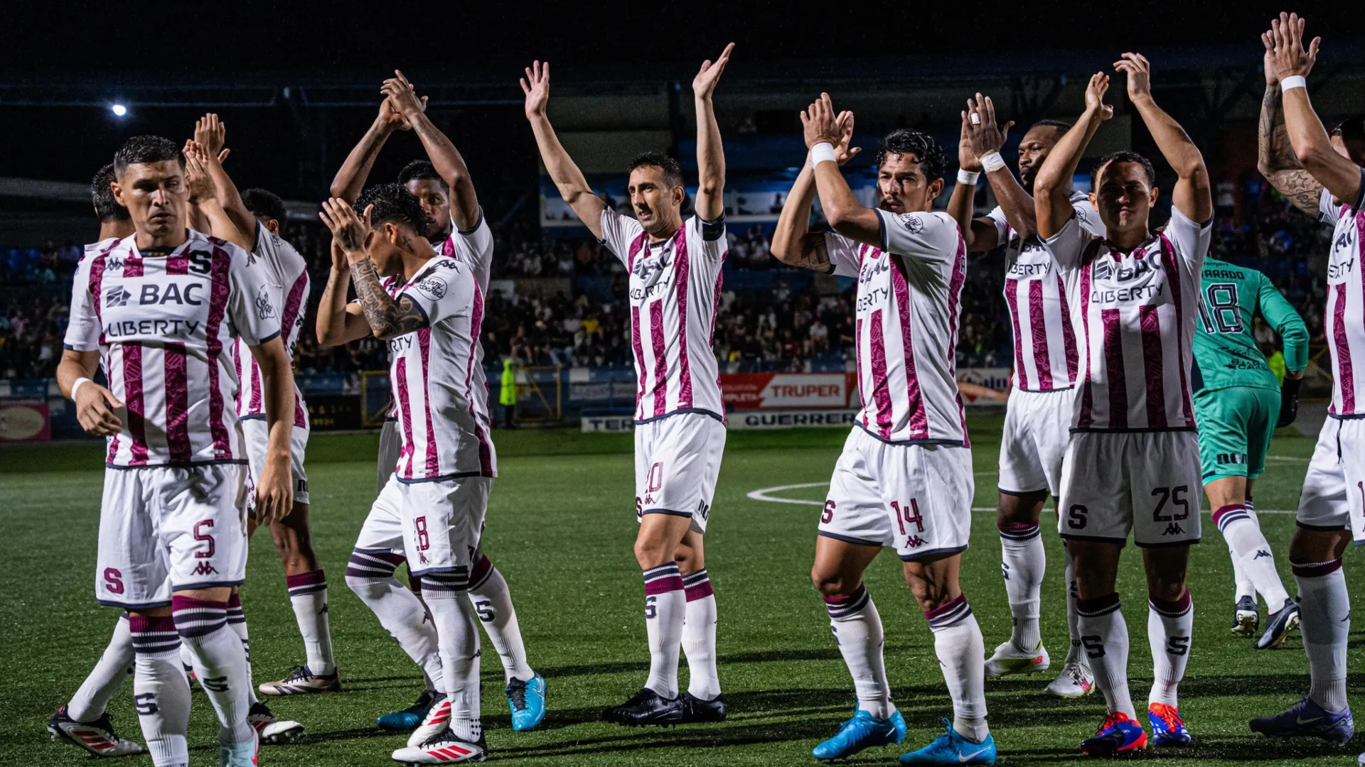 No es Óscar Duarte: Saprissa negocia la salida de una inesperada figura que revoluciona al club