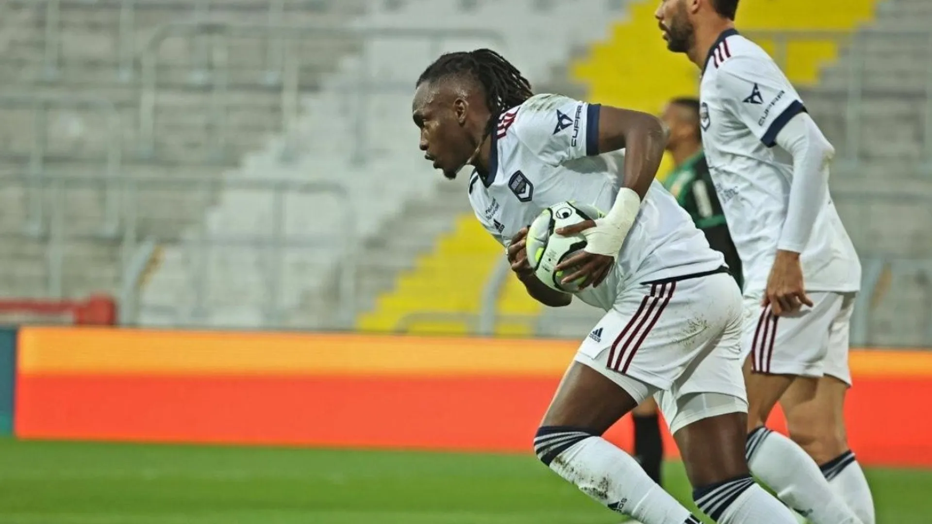 Alberth Elis está lesionado: el Girondins de Burdeos lo informó a través de un comunicado