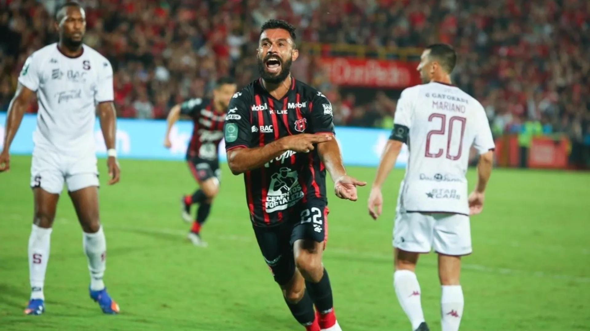 Alajuelense noqueó a Saprissa y lo dejó fuera del campeonato