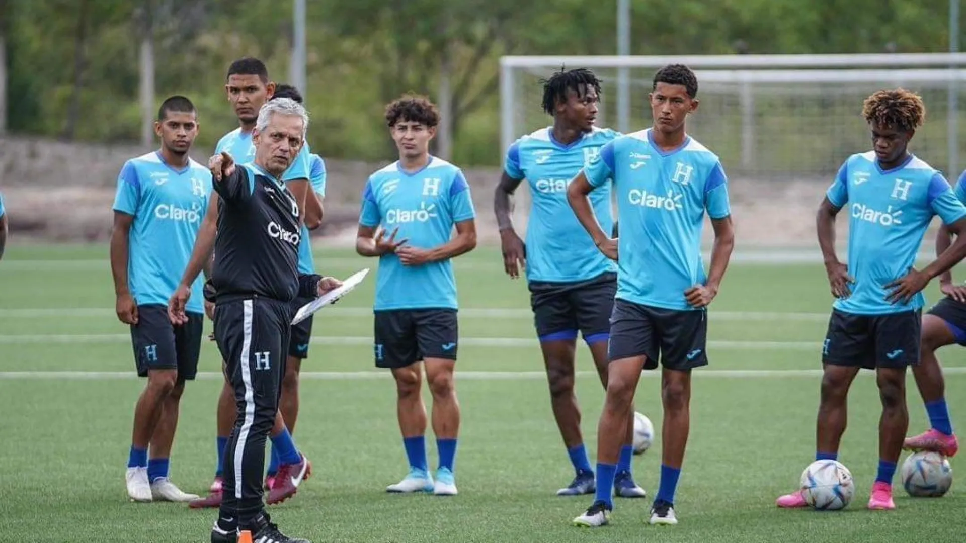 Reinaldo Rueda suma dos nuevos futbolistas para el duelo de la Selección de Honduras ante México