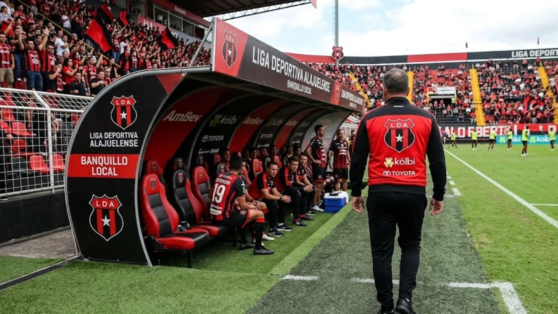 Alajuelense quiere cerrar rápido a su delantero.