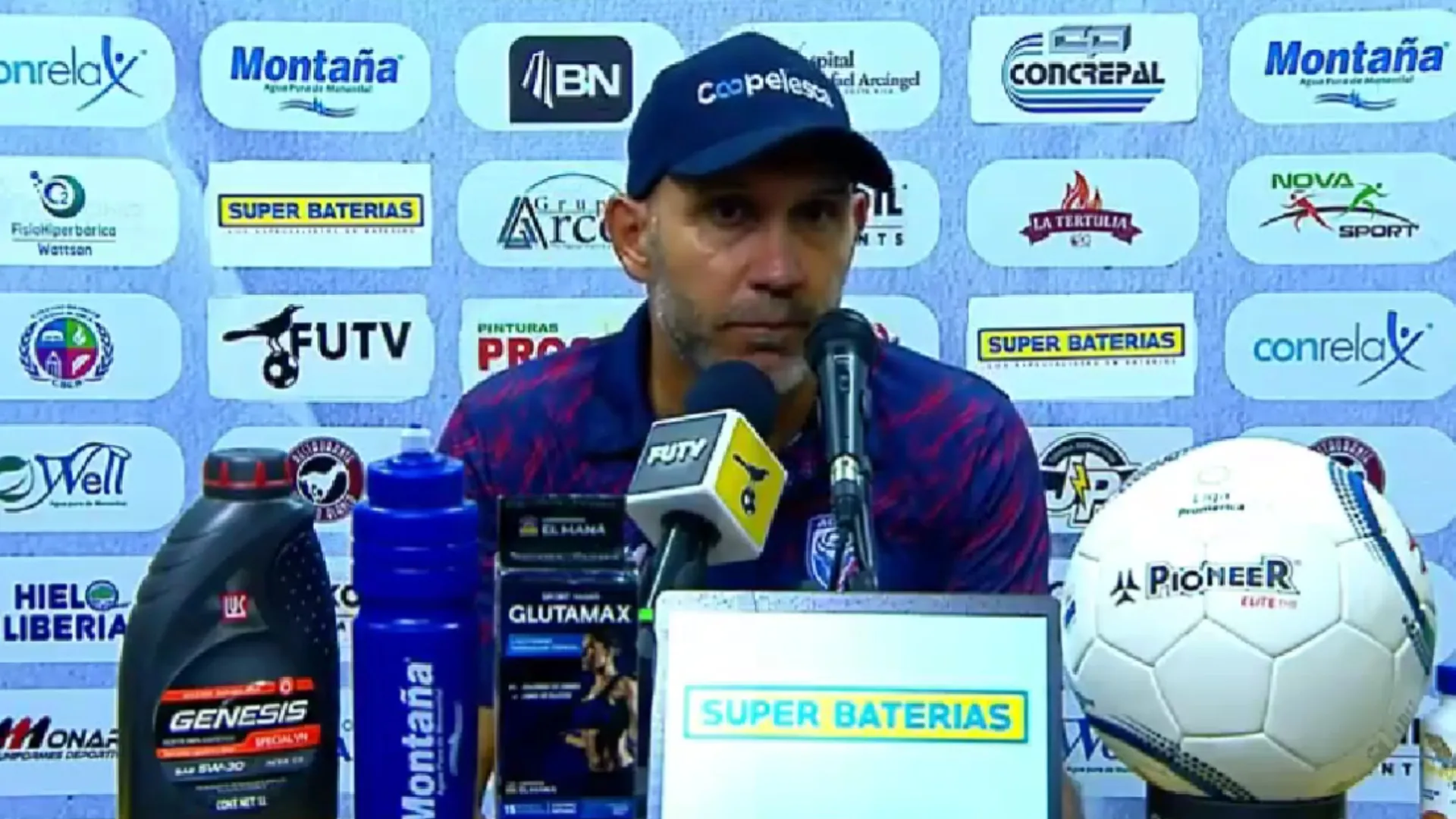Luis Marín se molesto con una pregunta en conferencia. (Foto: FUTV)