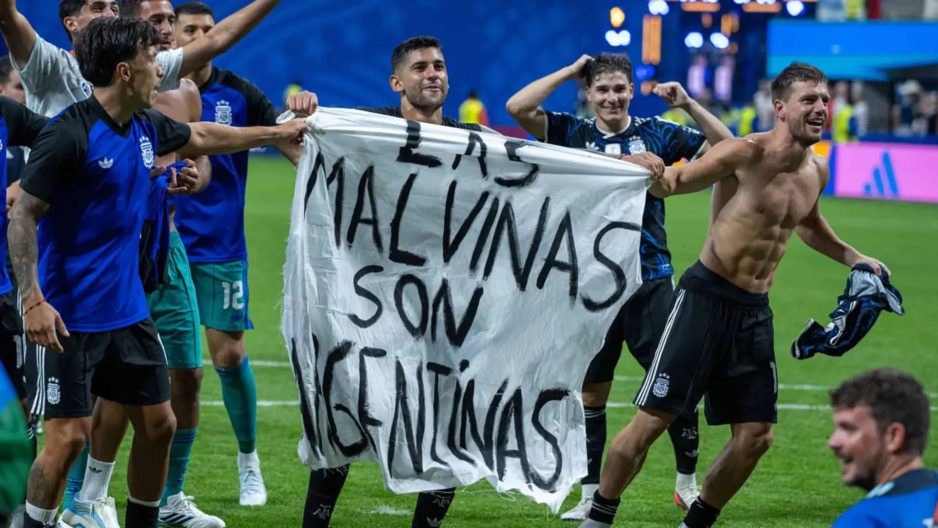 Lisandro Martínez, Cuti Romero y Enzo Fernández son los apuntados en Inglaterra.