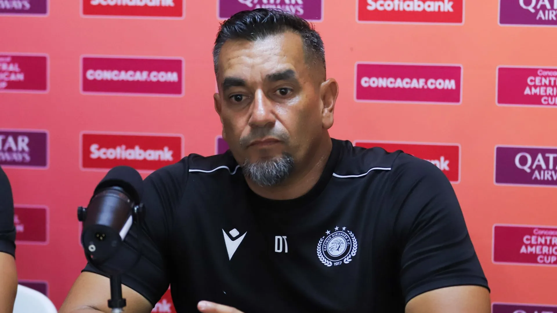José Giacone en conferencia de prensa.
