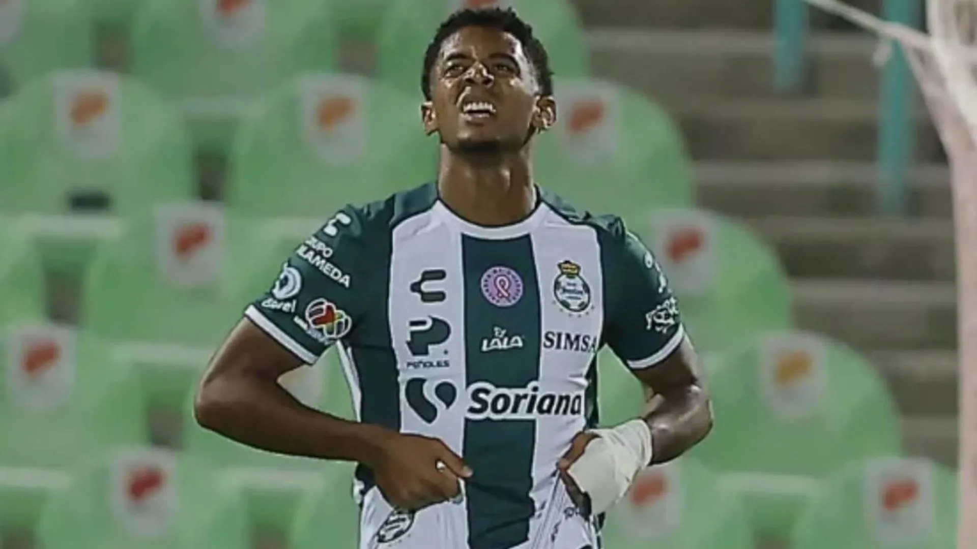 Santos toma decisión con Choco Lozano que afecta a la selección de Honduras