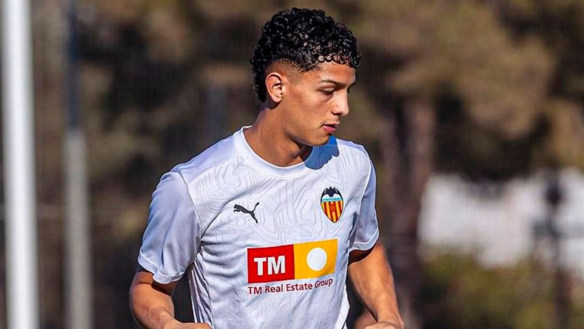 Warren Madrigal recibe un gran apoyo desde Valencia.