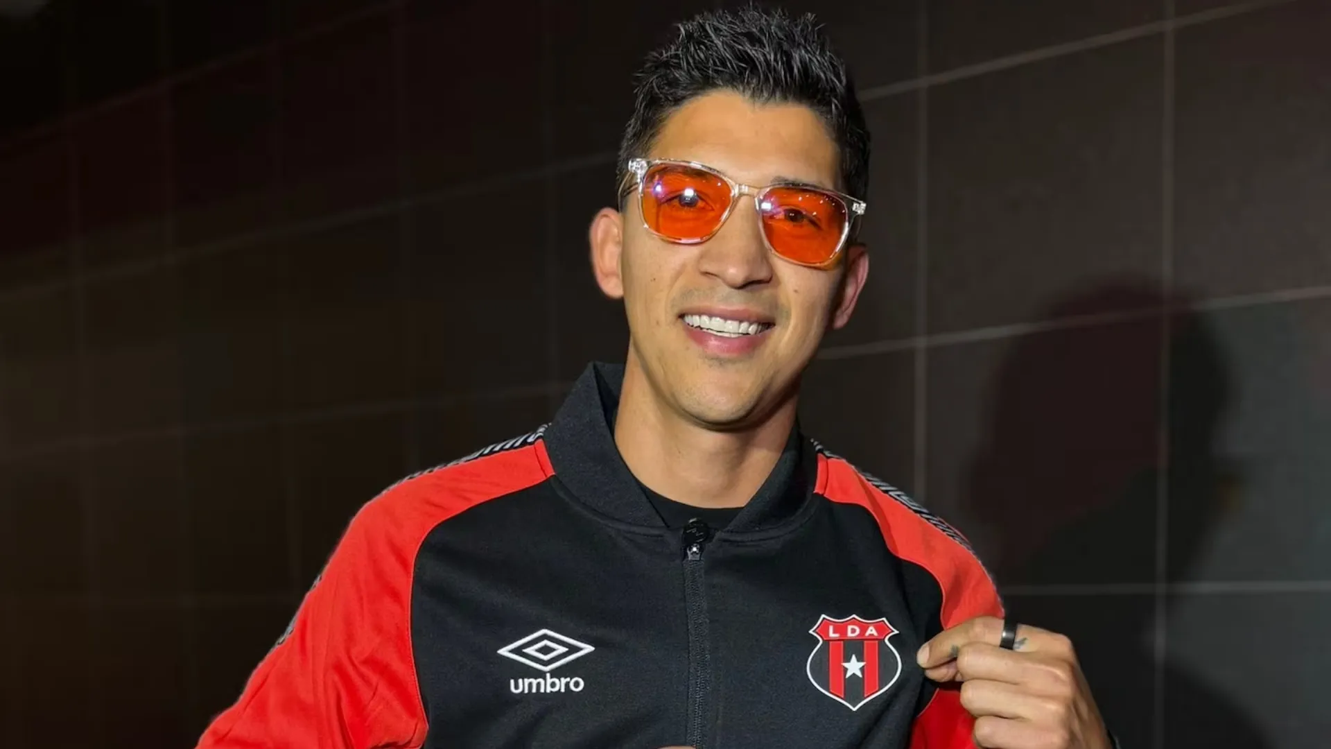 Ángel Zaldívar no se guardó nada y le respondió a la afición de Alajuelense en medio de las críticas