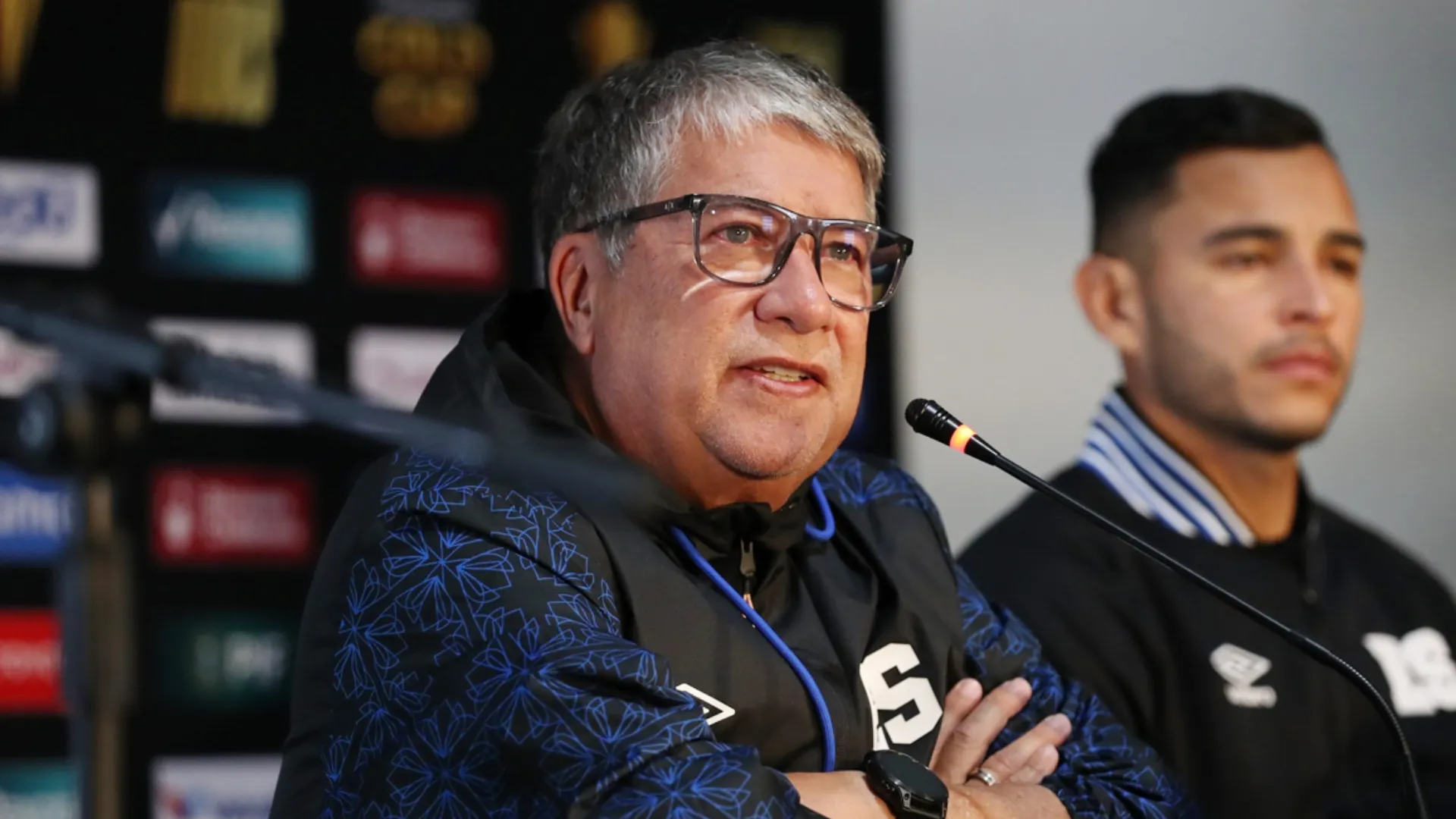 “Me ayudó”: Legionario de El Salvador llena de elogios a Hernán El Bolillo Gómez
