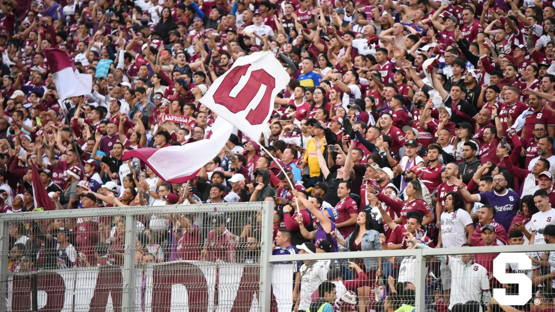 Saprissa le abre las puertas: una leyenda del fútbol europeo llega a Tibás y revoluciona Costa Rica