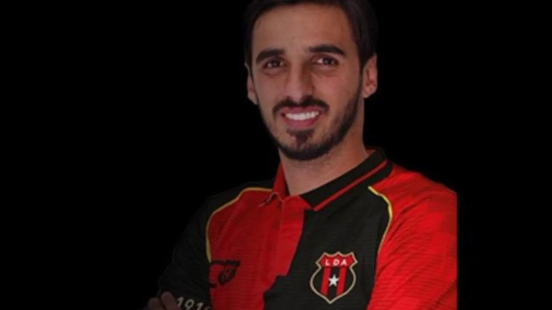 Bryan Ruiz llegó a Costa Rica y pronto se integrará con Liga Deportiva Alajuelense