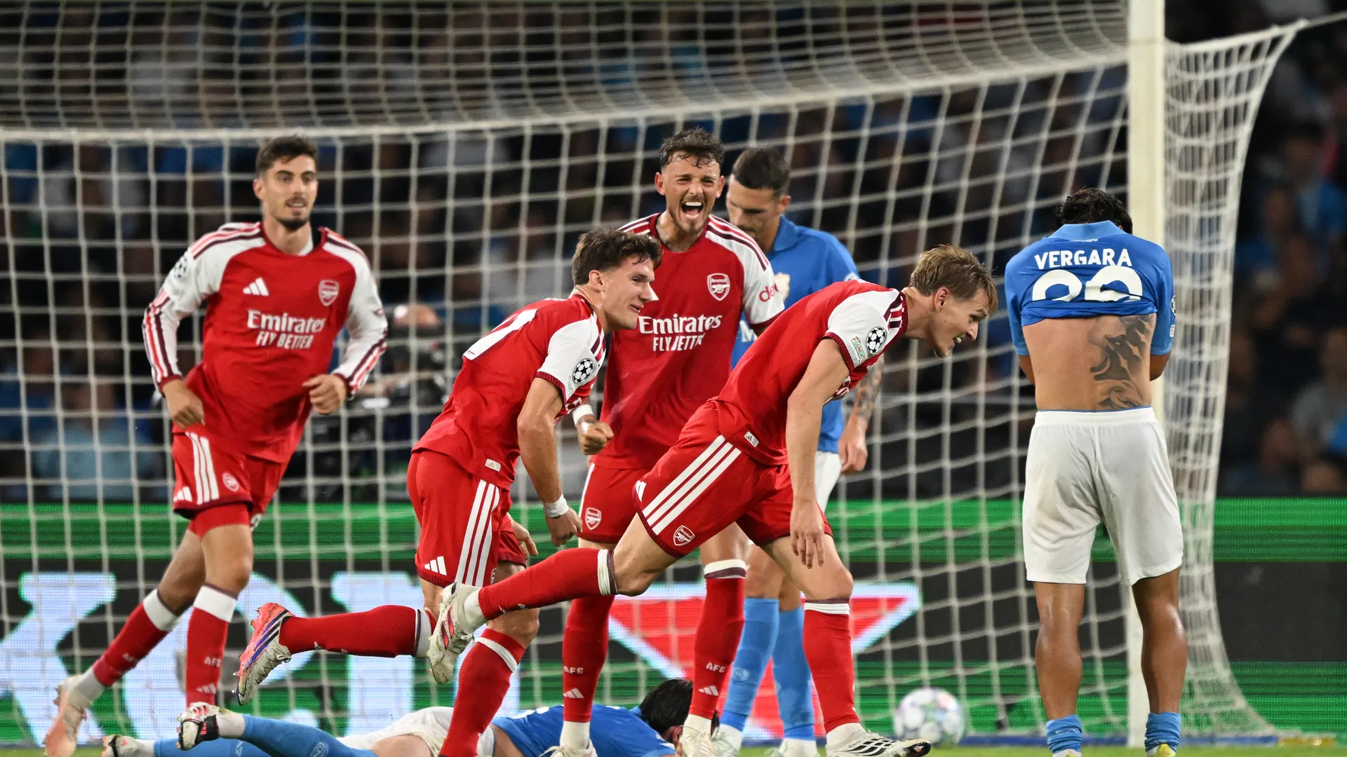 Arsenal venció 1-0 a Napoli en Champions League con un gol decisivo de Ødegaard