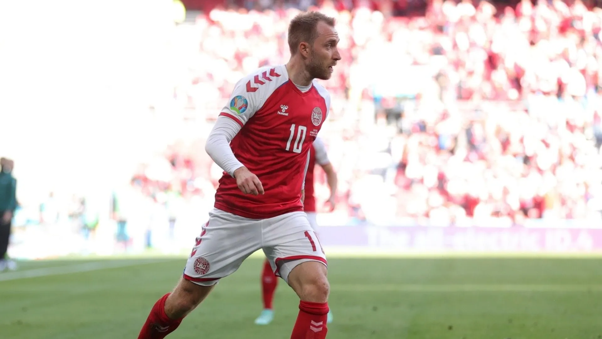 Christian Eriksen se desvanece durante partido entre Dinamarca y Finlandia por la Eurocopa