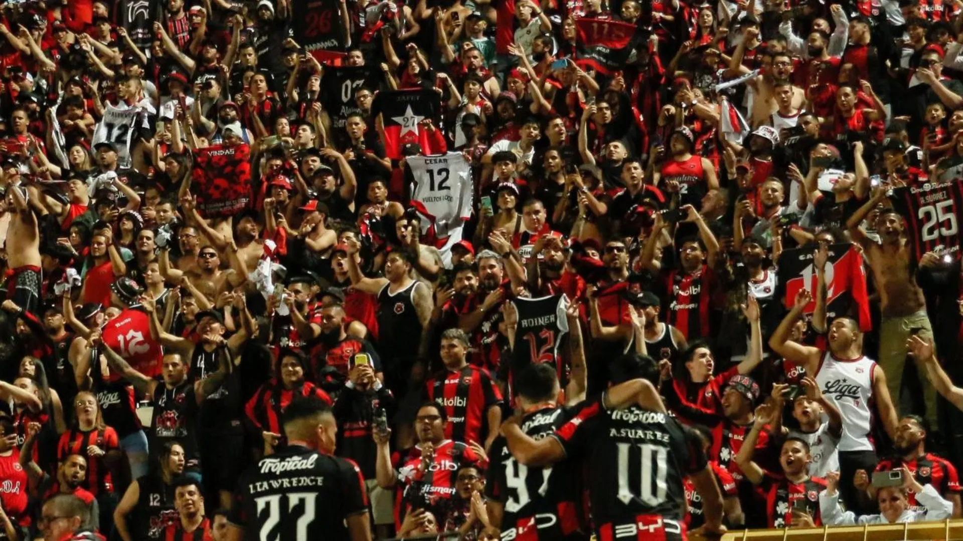 Ex DT de Alajuelense podría llevarse a varias joyas.